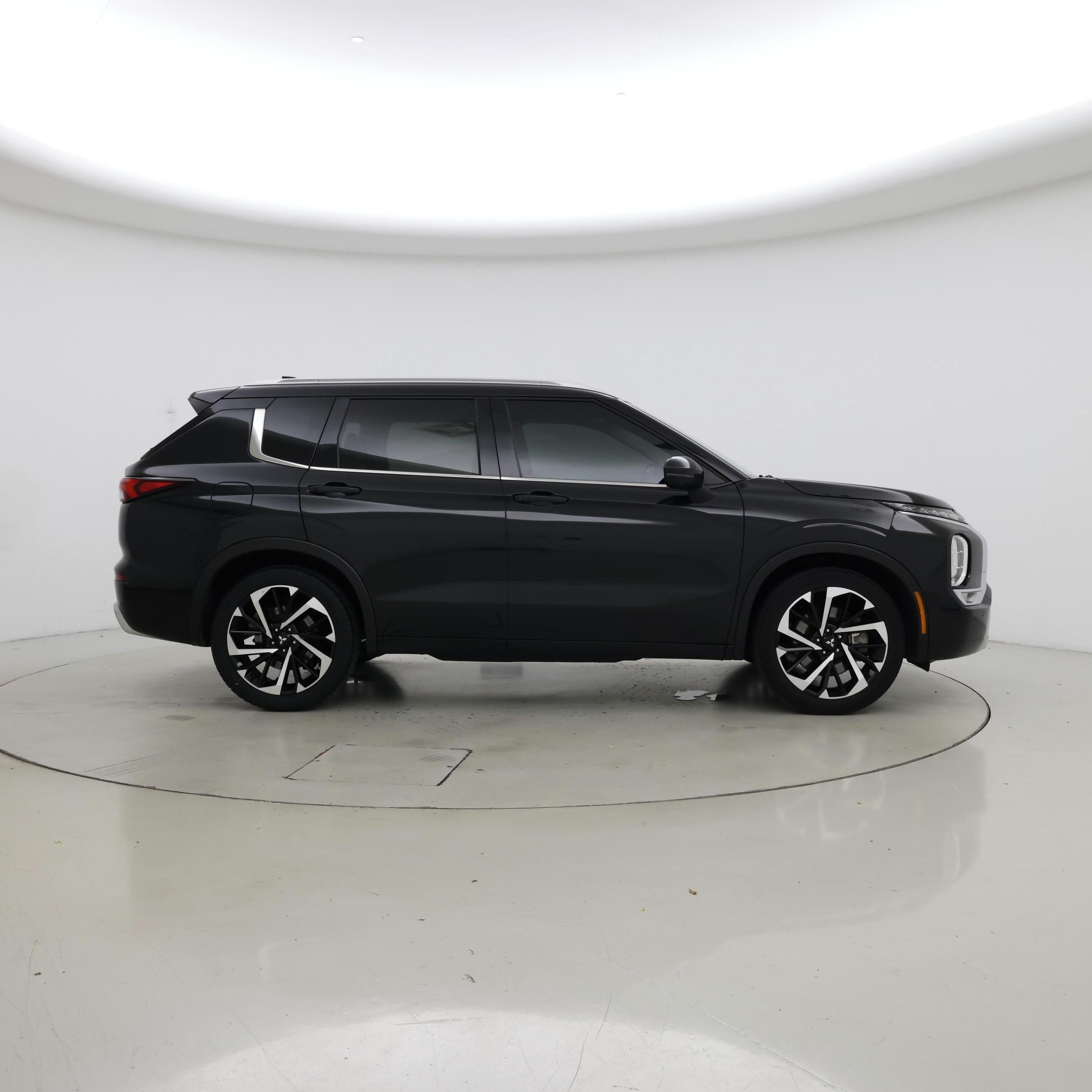 Thumbnail: 2024 Mitsubishi Outlander - 7