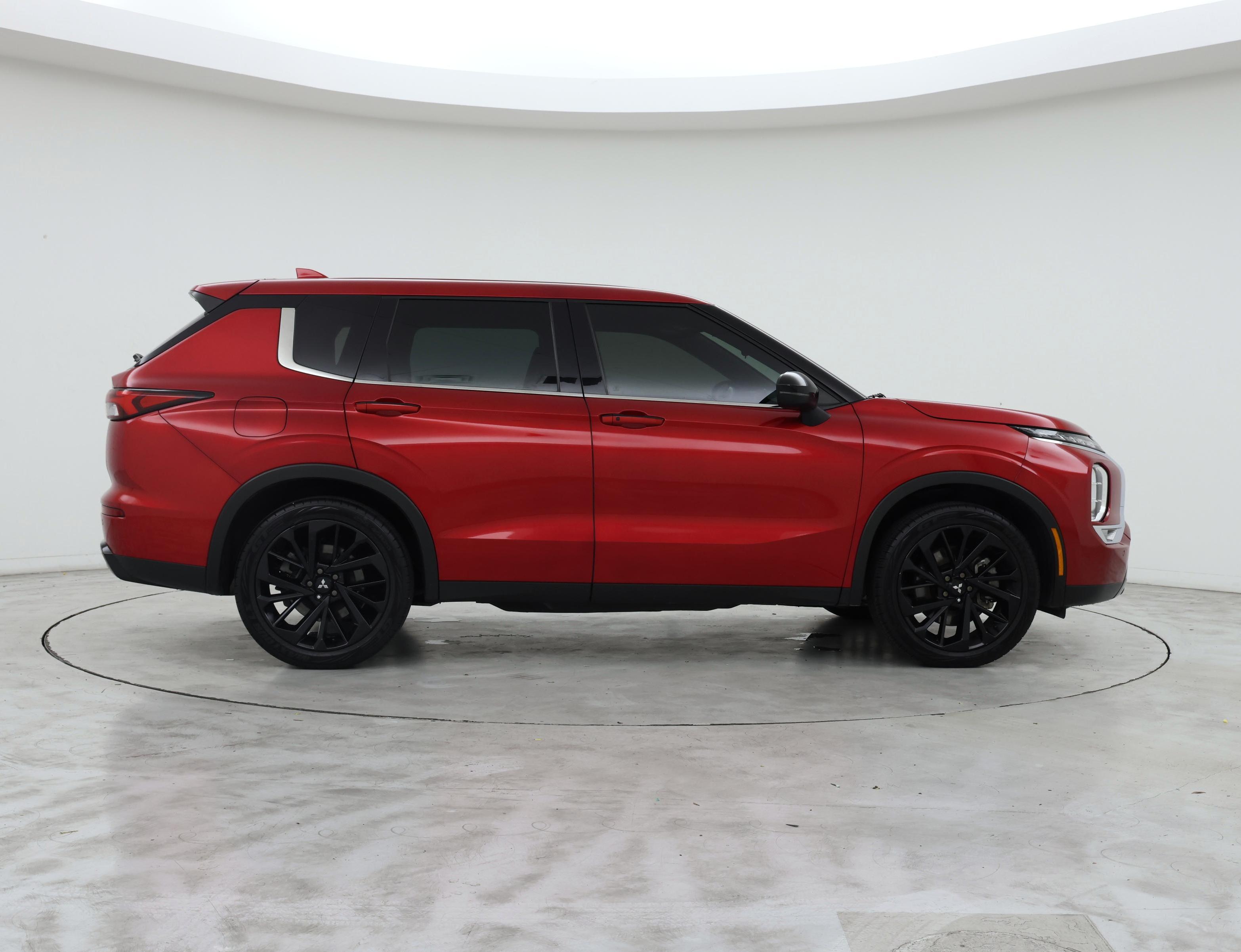 Thumbnail: 2022 Mitsubishi Outlander - 7