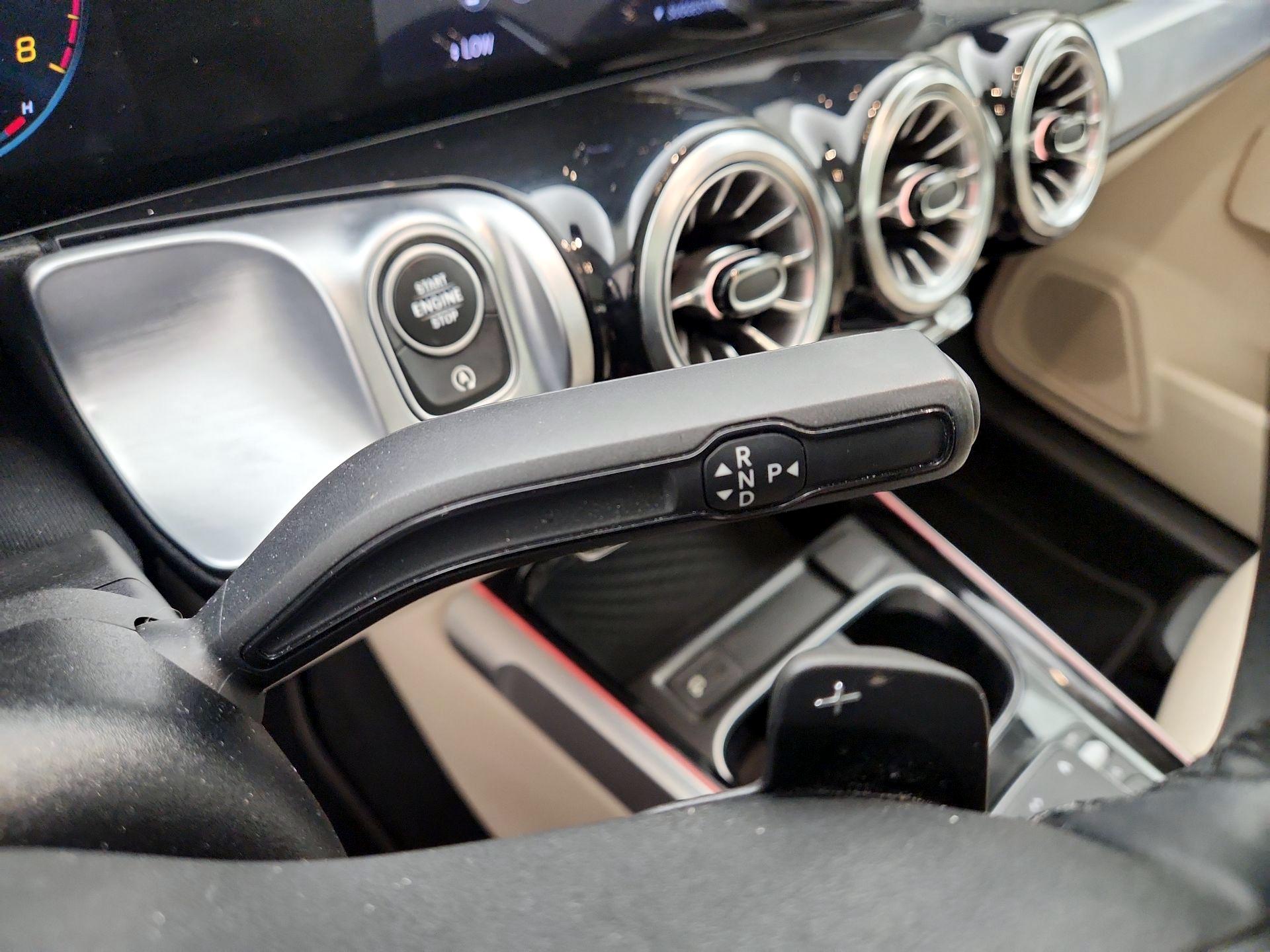 Thumbnail: 2022 Mercedes-Benz GLB - 17