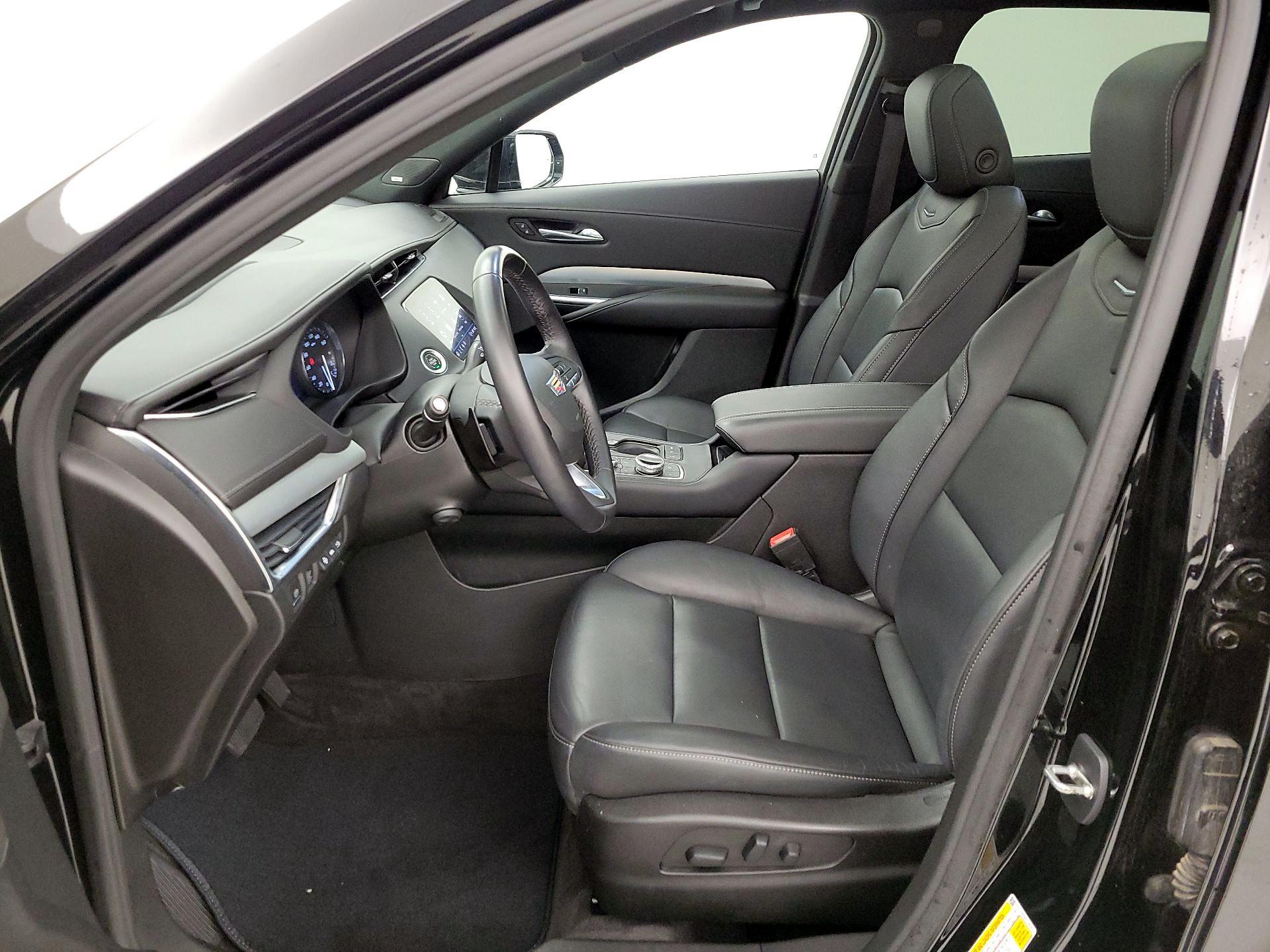 Thumbnail: 2023 Cadillac XT4 - 11