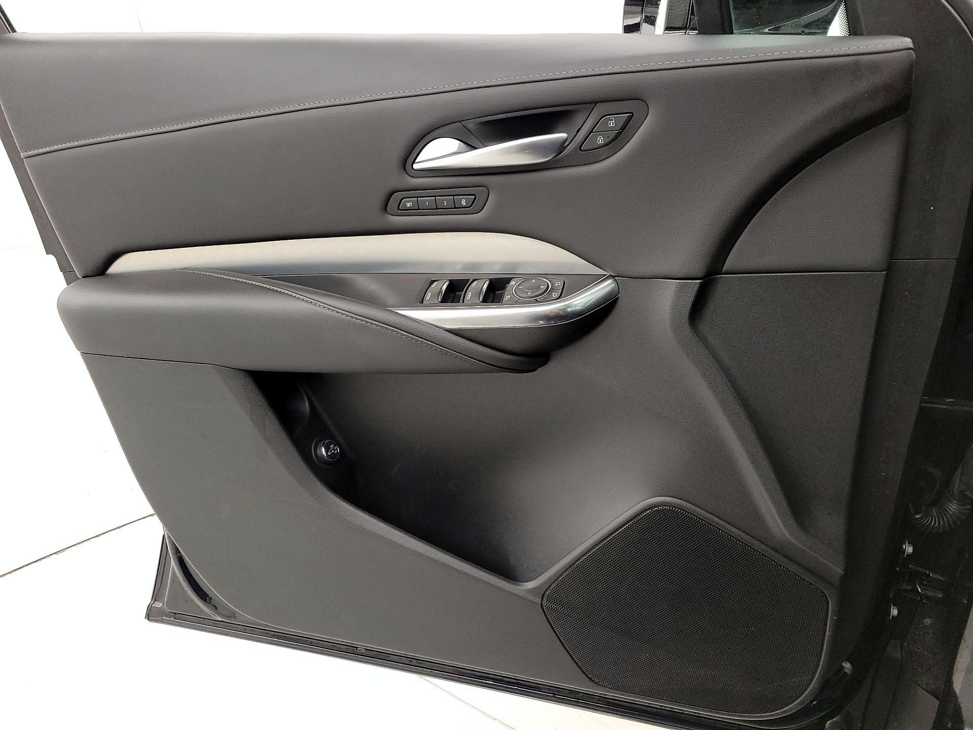 Thumbnail: 2023 Cadillac XT4 - 12