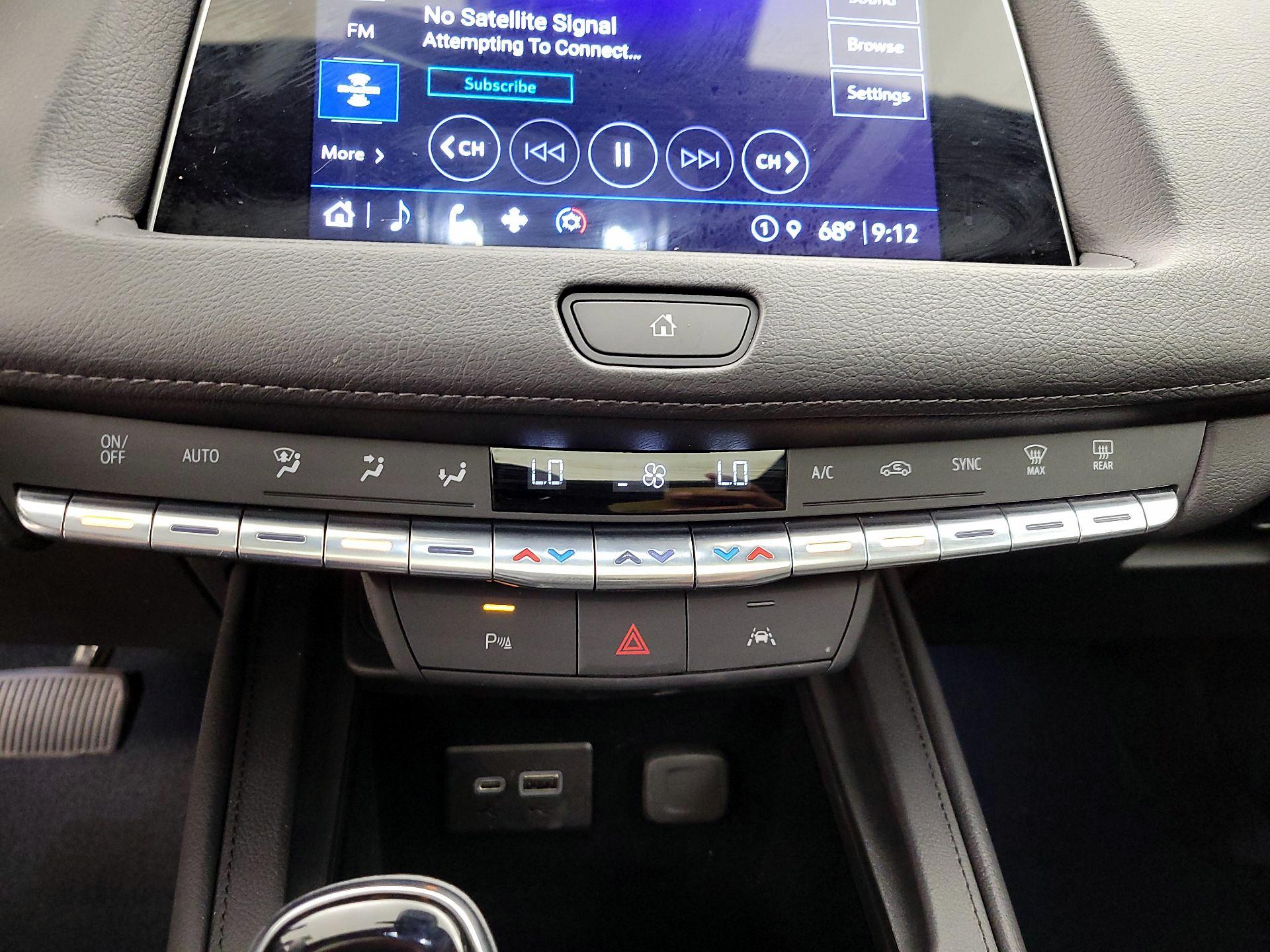 Thumbnail: 2023 Cadillac XT4 - 16