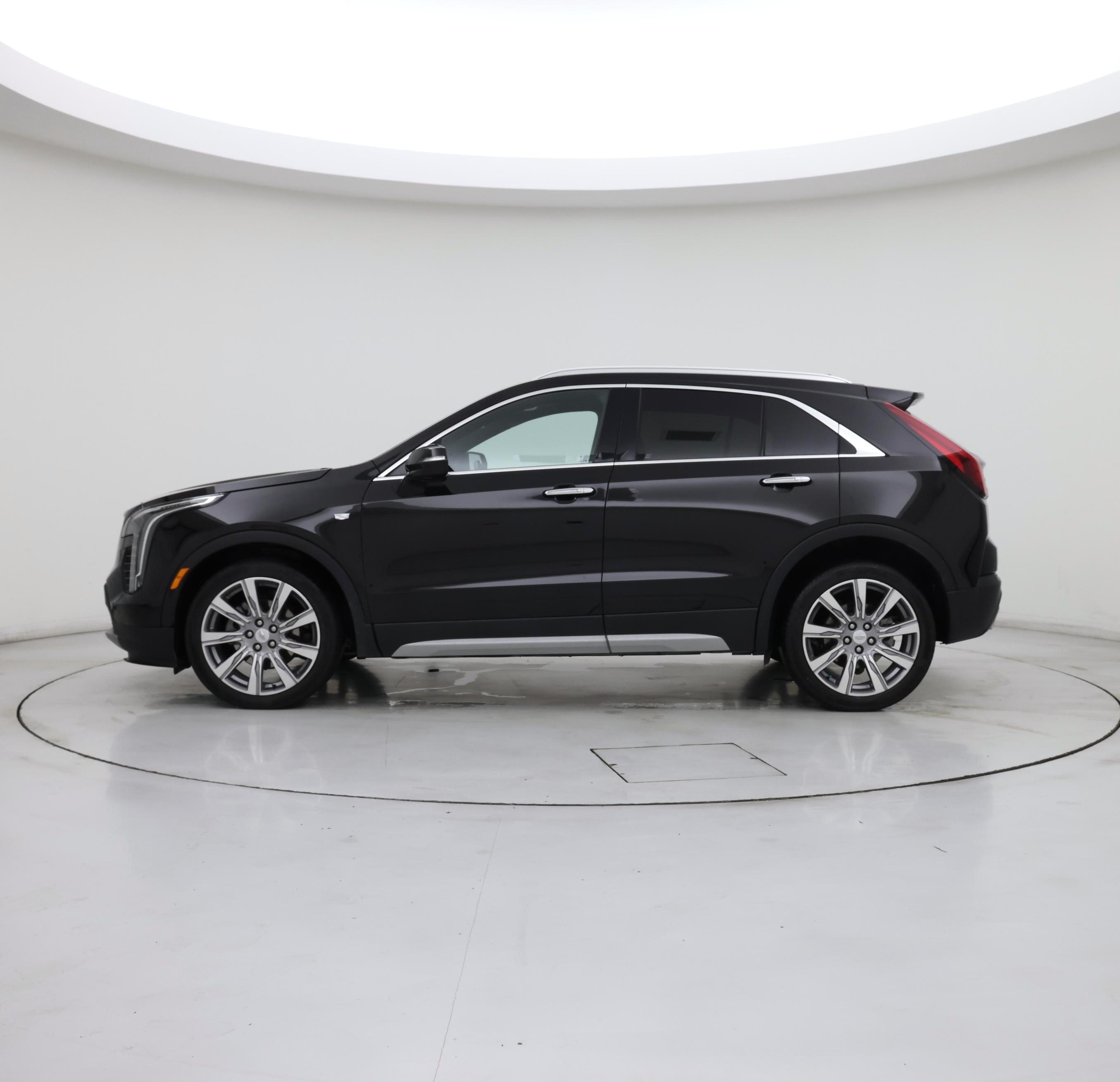 Thumbnail: 2023 Cadillac XT4 - 3