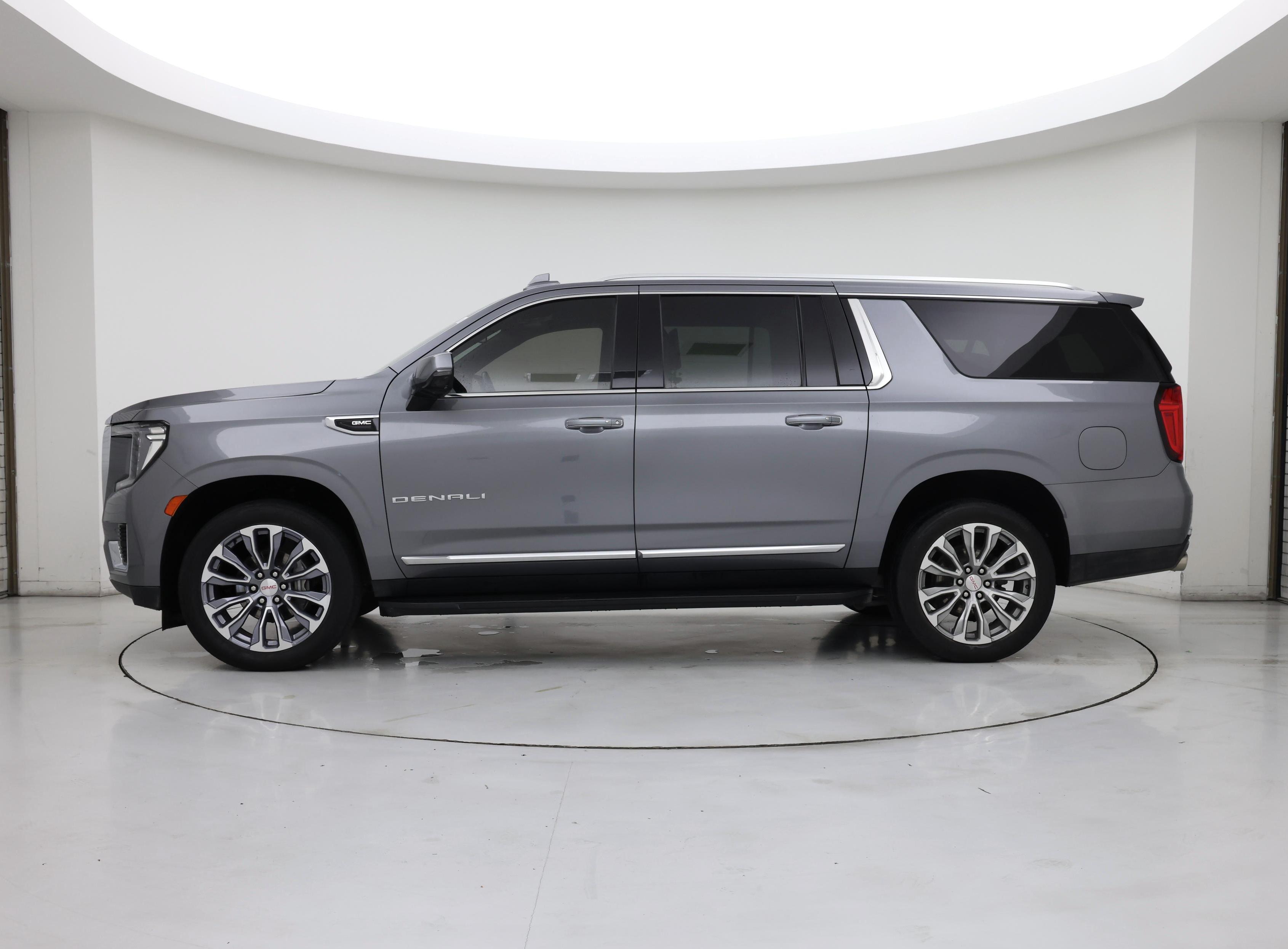 Thumbnail: 2021 GMC Yukon XL - 3