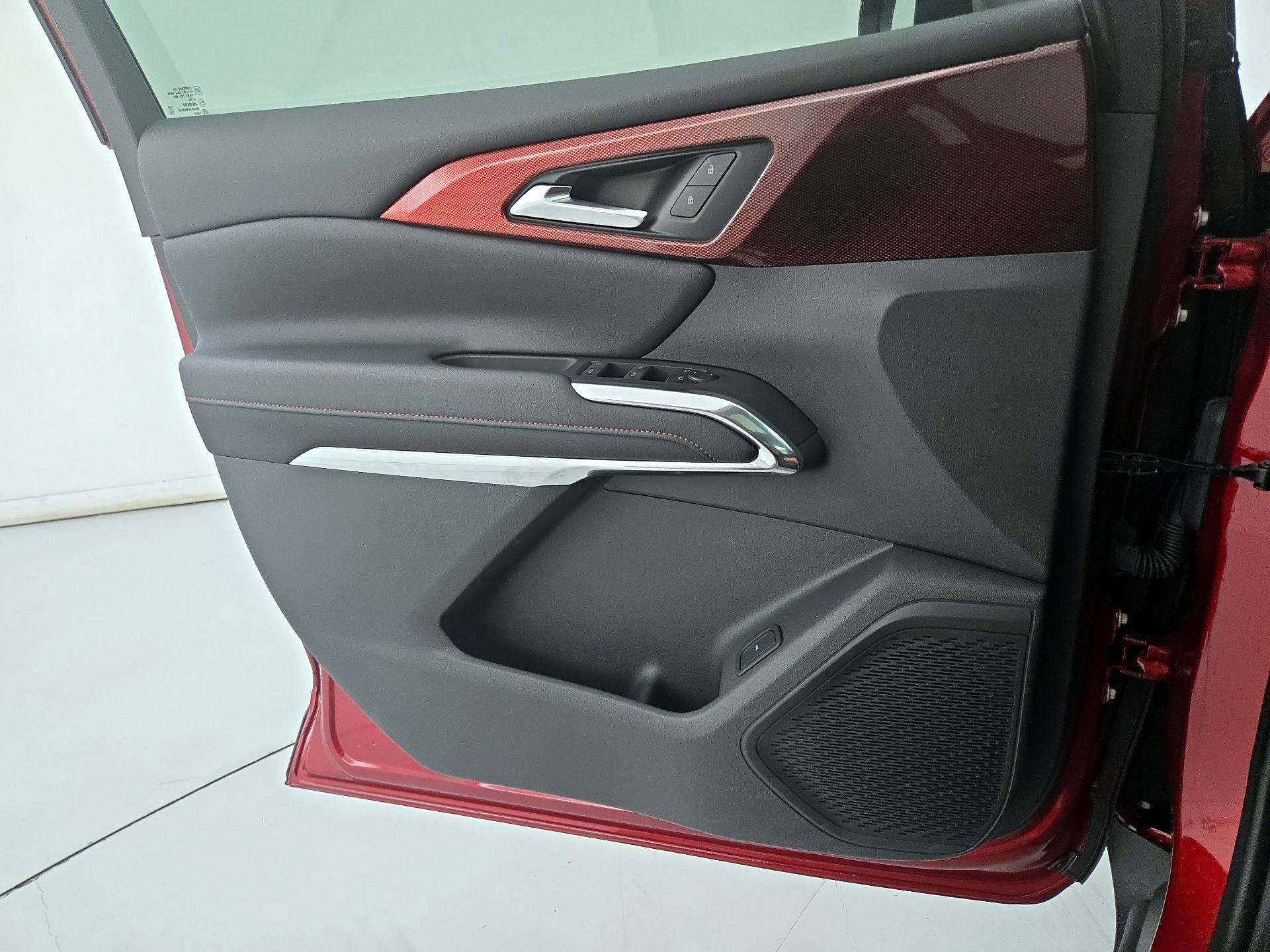 Thumbnail: 2025 Chevrolet Traverse - 12