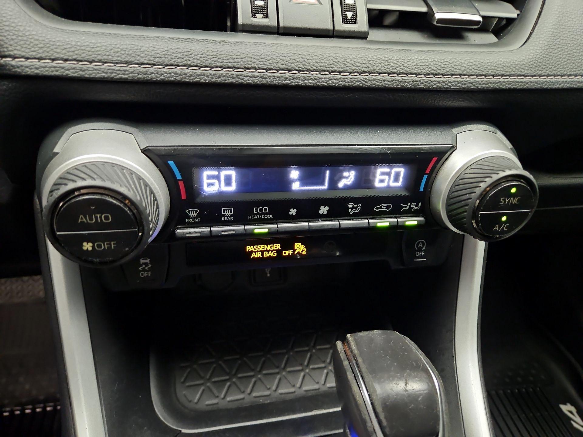 Thumbnail: 2020 Toyota RAV4 - 16