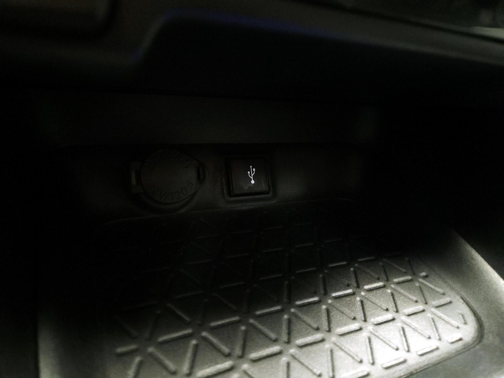 Thumbnail: 2020 Toyota RAV4 - 18