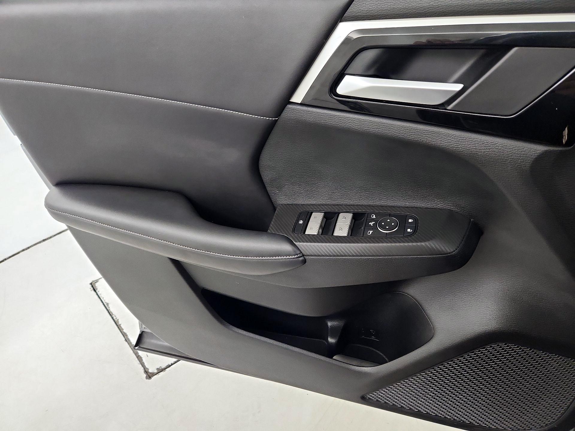 Thumbnail: 2023 Mitsubishi Outlander - 12