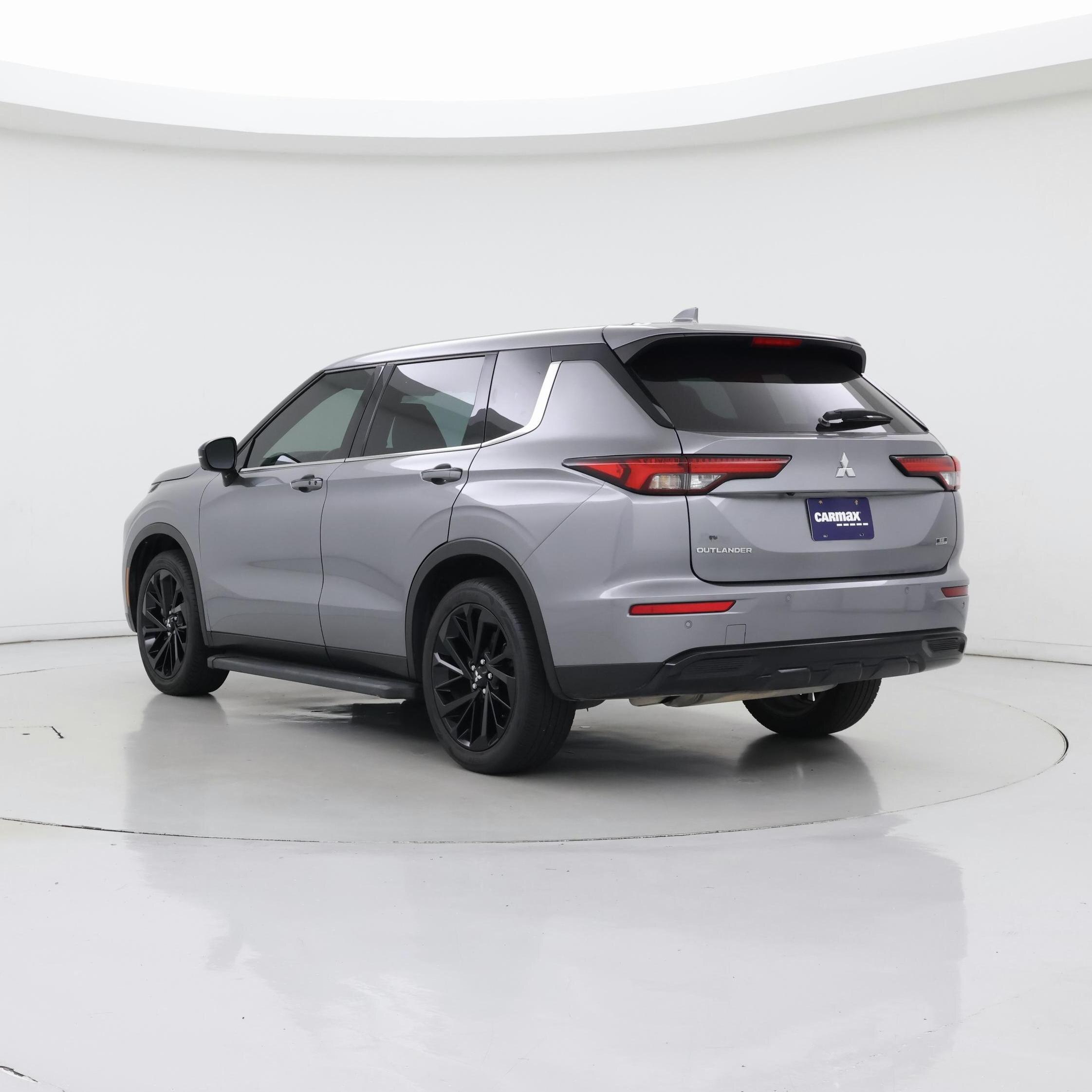 Thumbnail: 2023 Mitsubishi Outlander - 2