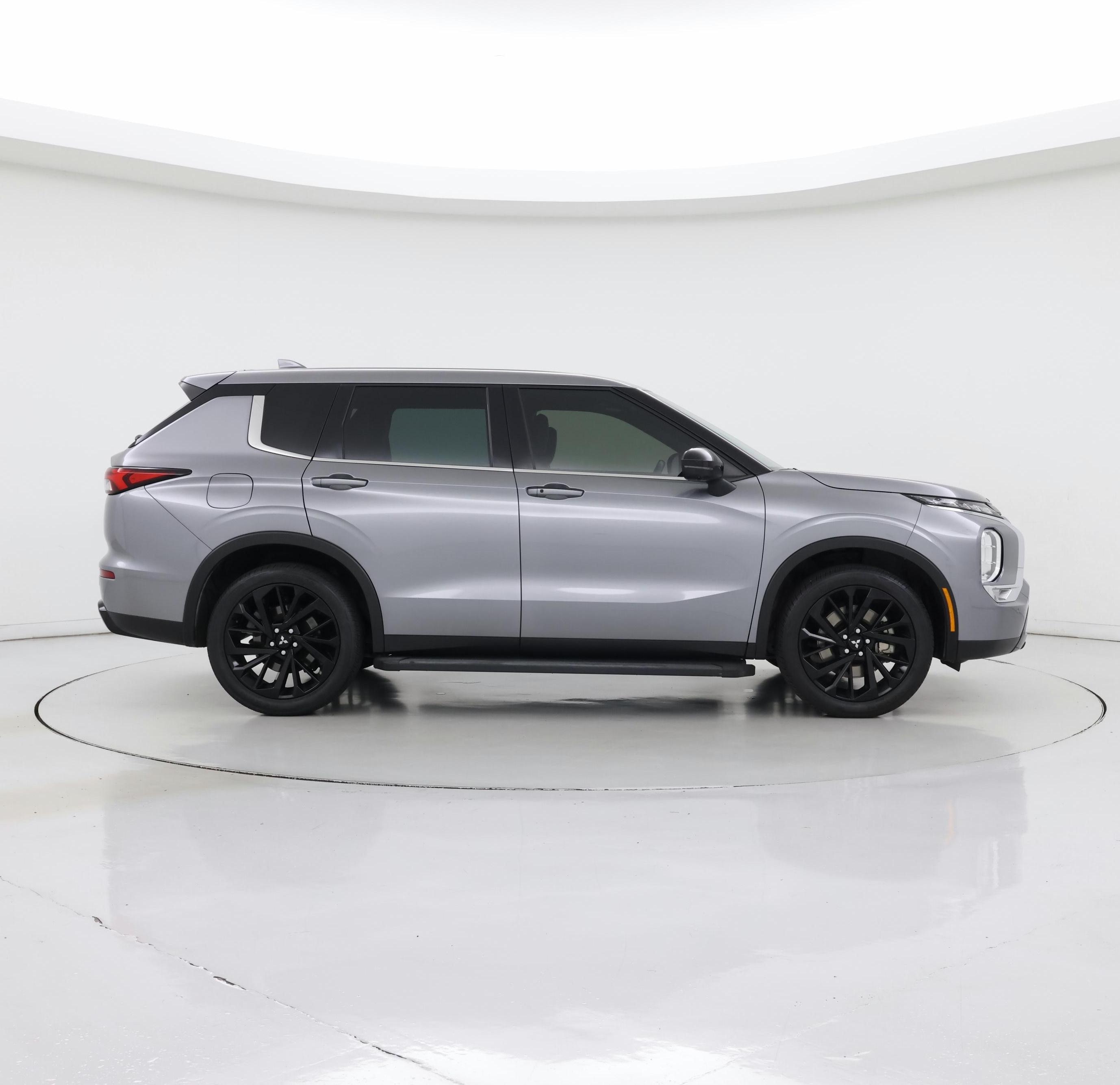Thumbnail: 2023 Mitsubishi Outlander - 7