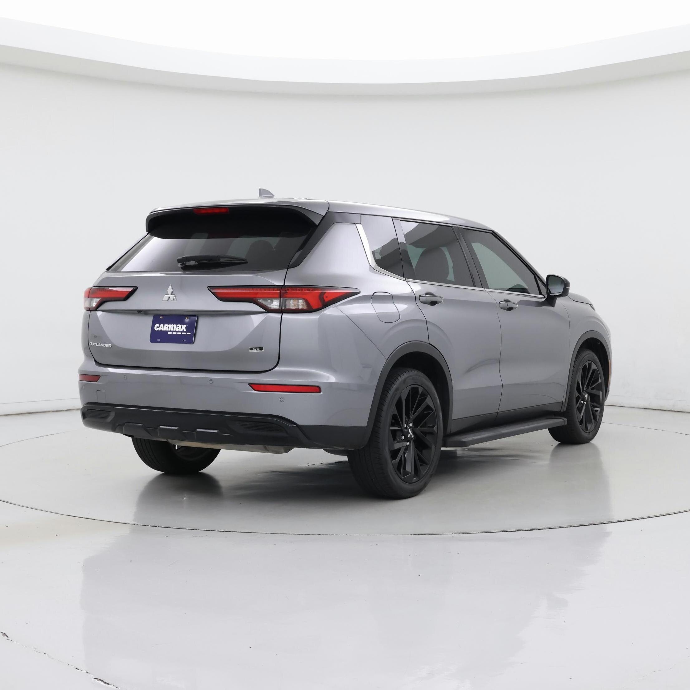 Thumbnail: 2023 Mitsubishi Outlander - 8