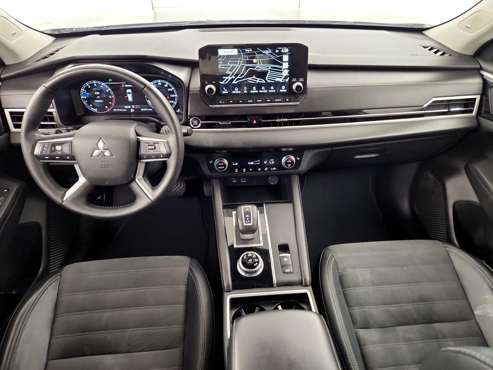 Thumbnail: 2023 Mitsubishi Outlander - 9