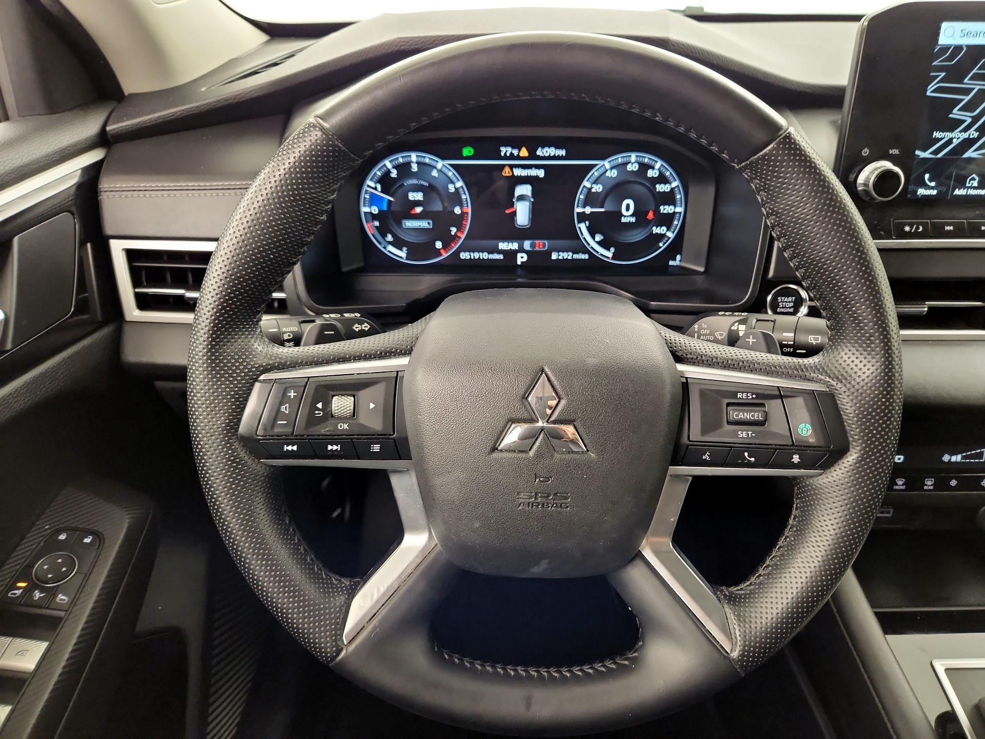 Thumbnail: 2023 Mitsubishi Outlander - 10