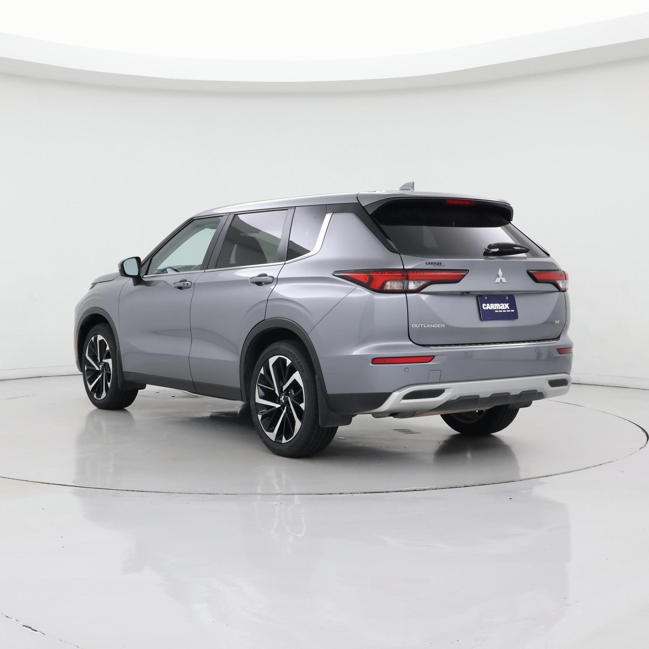 Thumbnail: 2023 Mitsubishi Outlander - 2