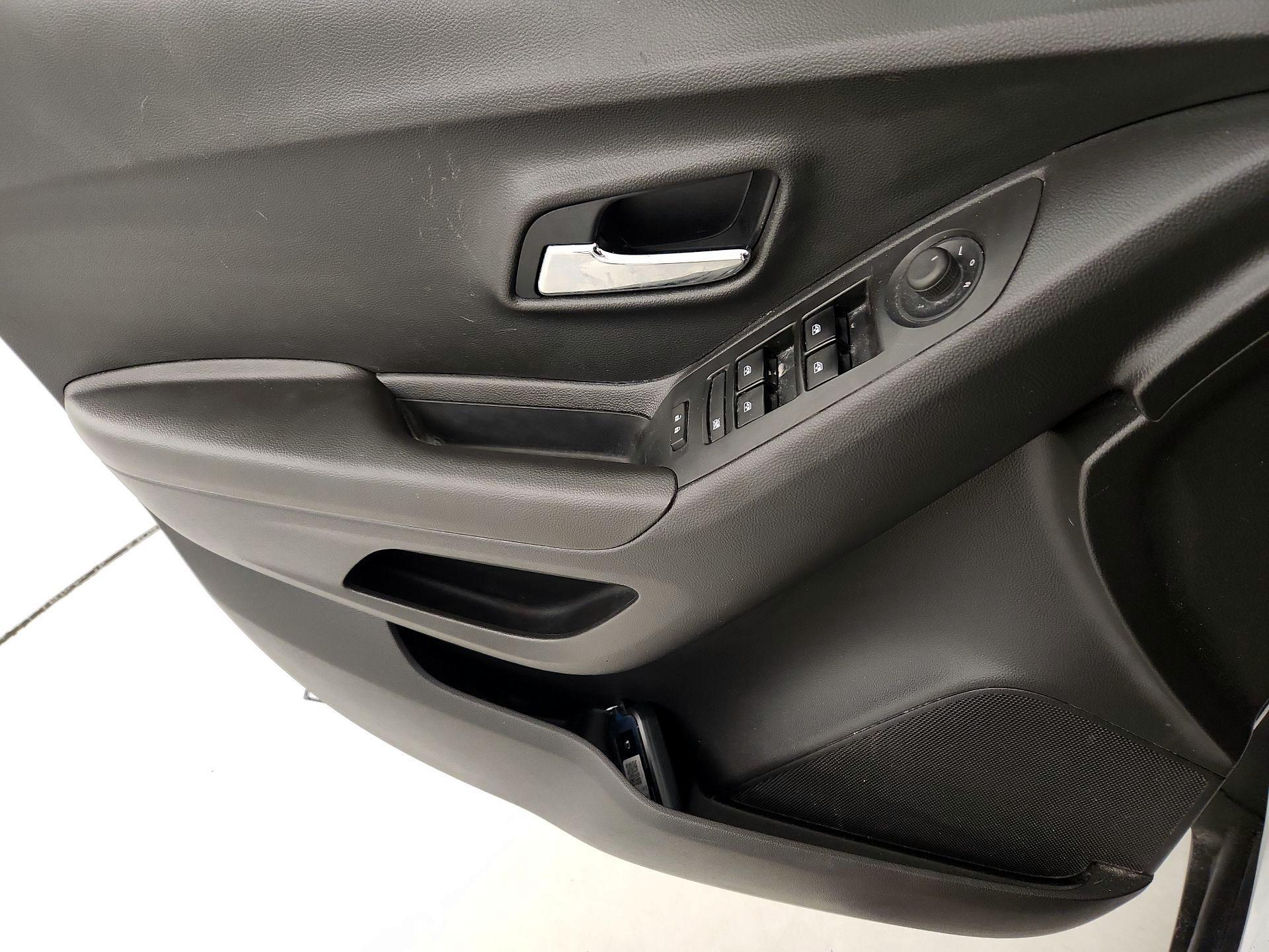 Thumbnail: 2020 Chevrolet Trax - 12