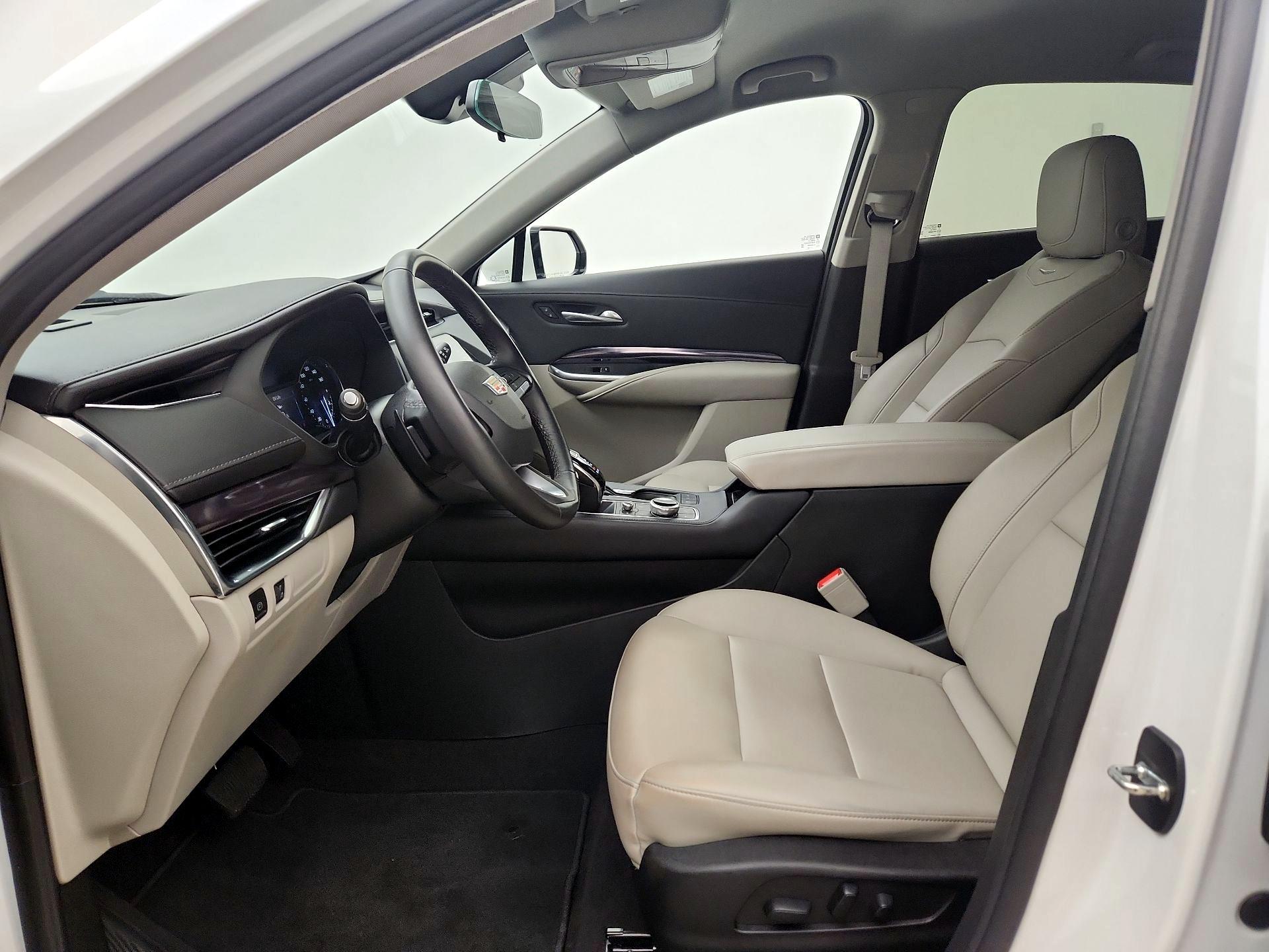 Thumbnail: 2022 Cadillac XT4 - 11