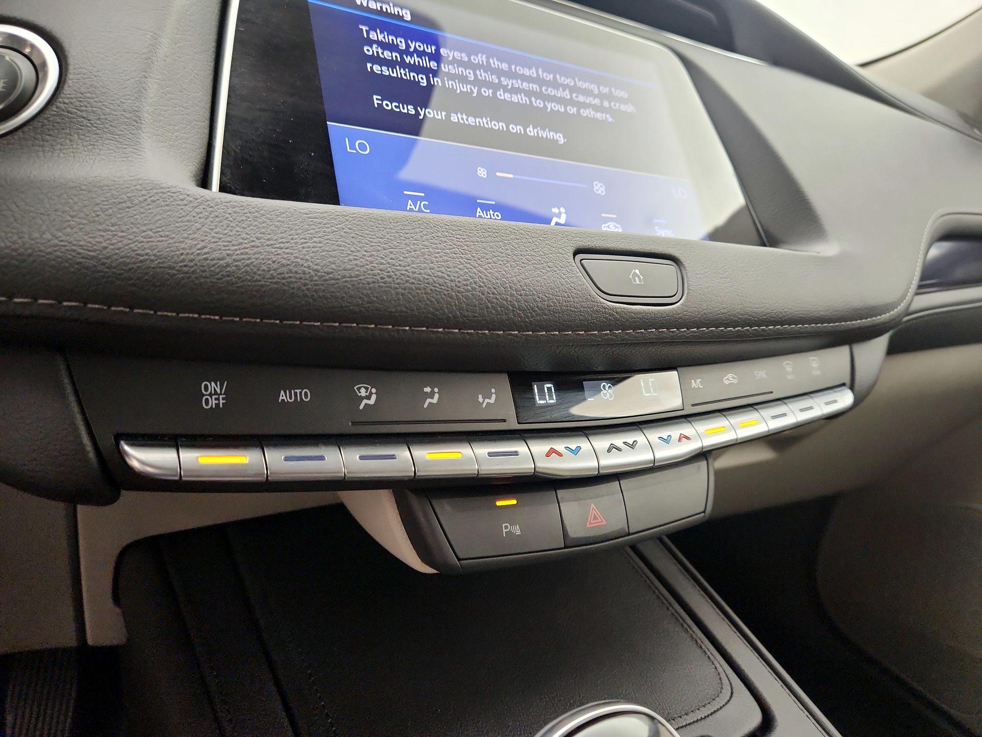 Thumbnail: 2022 Cadillac XT4 - 16