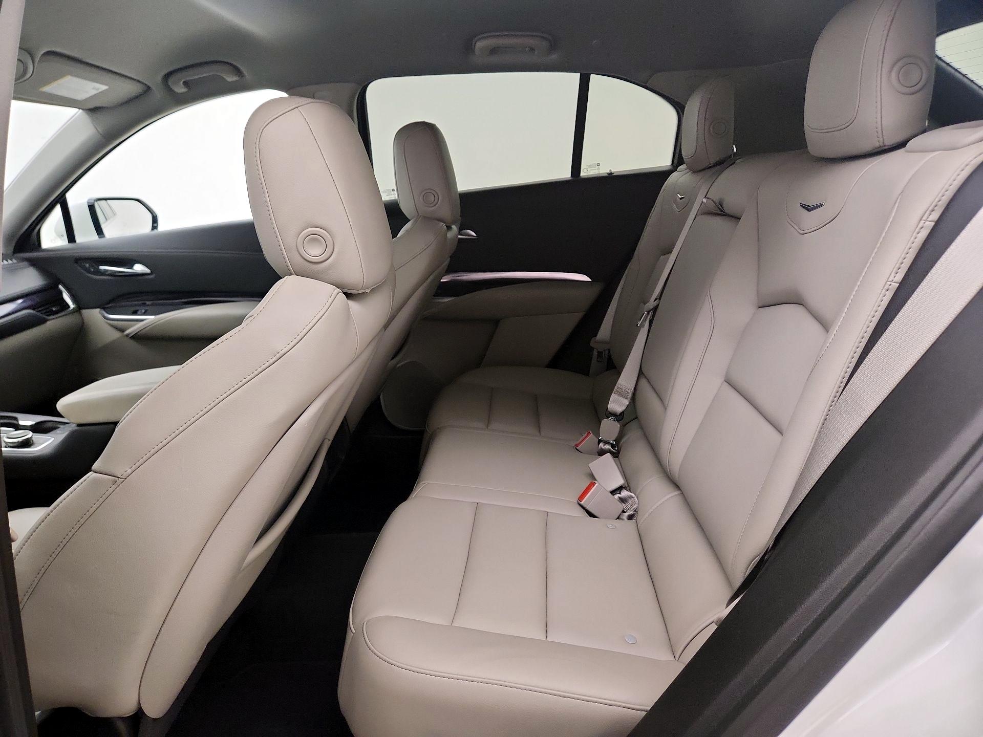 Thumbnail: 2022 Cadillac XT4 - 19