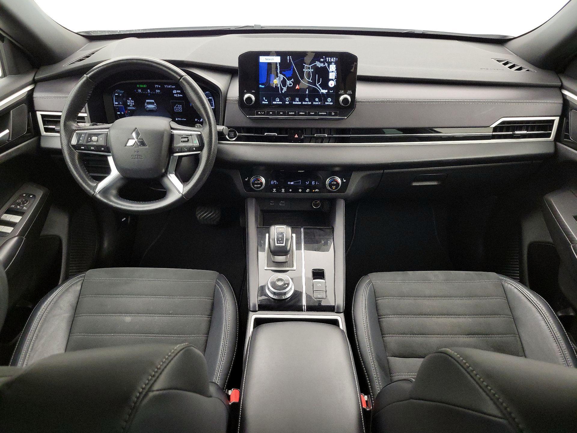 Thumbnail: 2023 Mitsubishi Outlander - 9