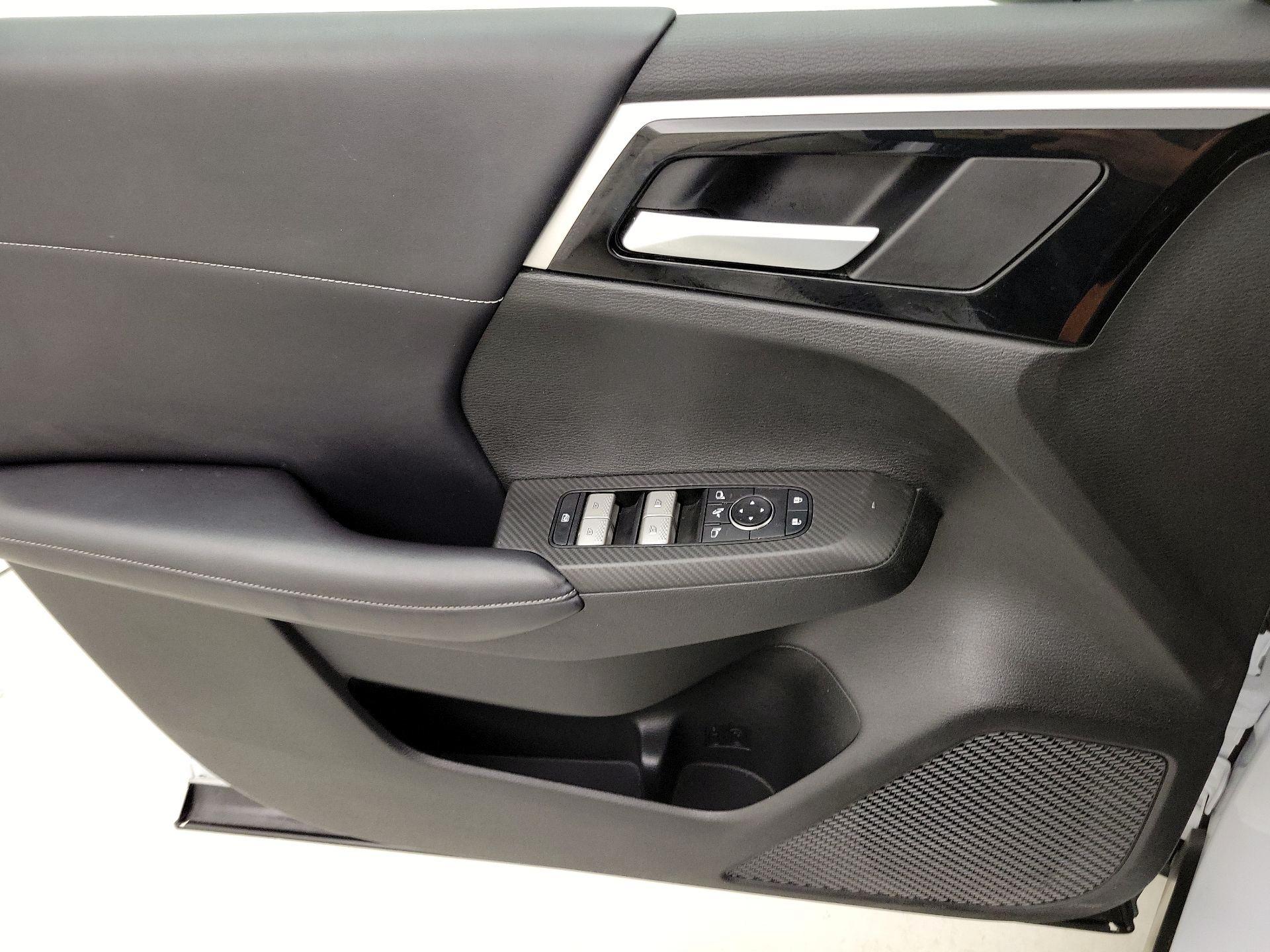 Thumbnail: 2023 Mitsubishi Outlander - 12