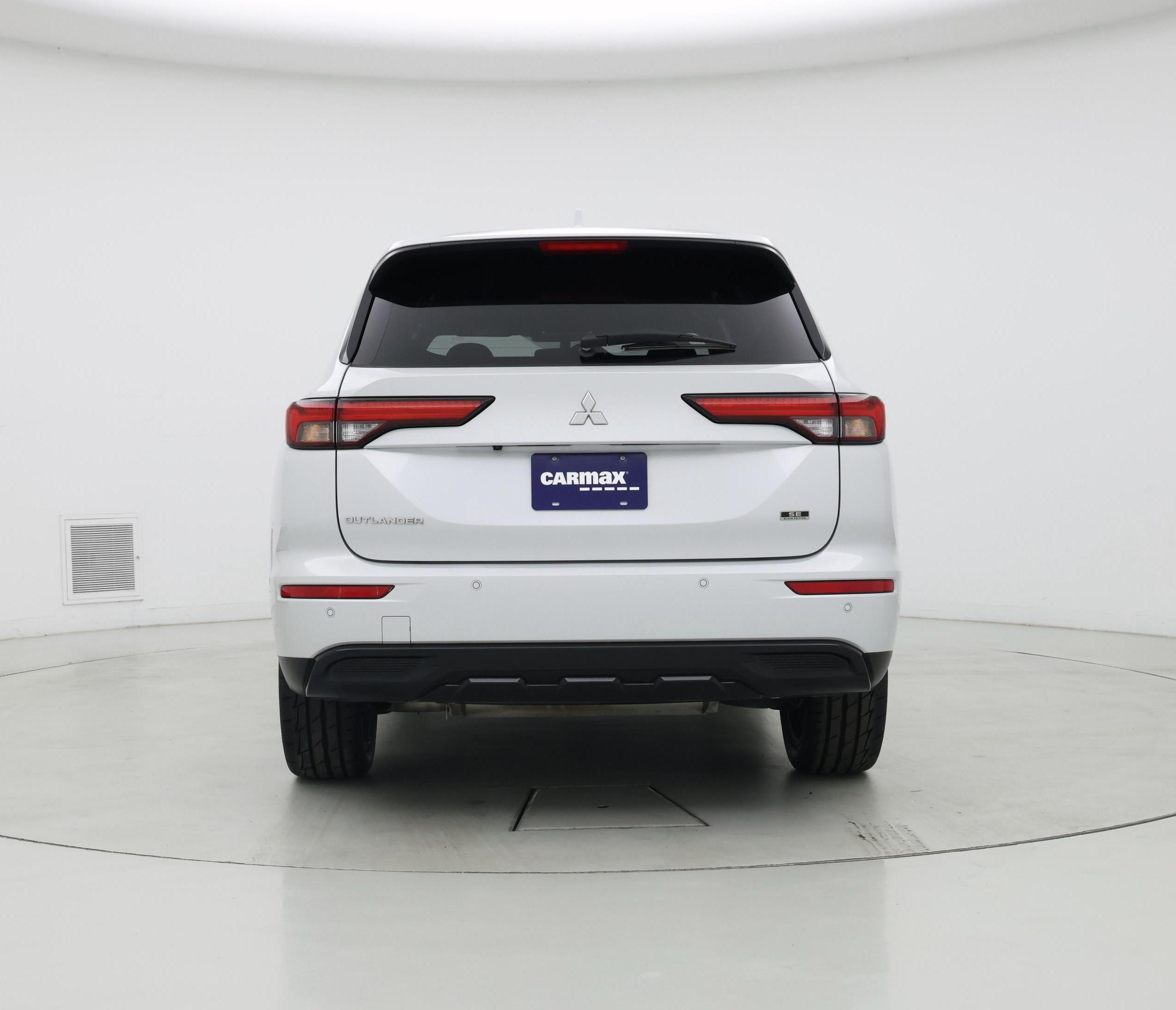 Thumbnail: 2023 Mitsubishi Outlander - 6
