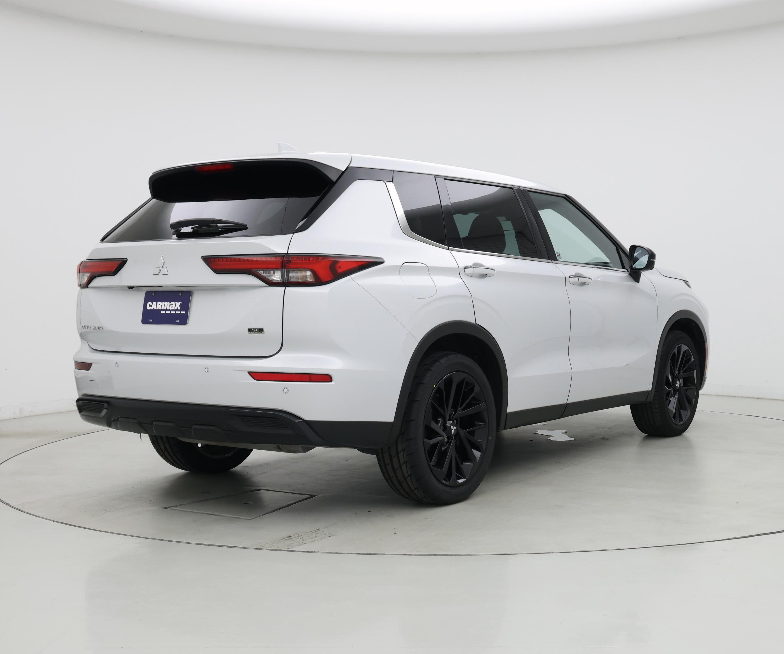 Thumbnail: 2023 Mitsubishi Outlander - 8