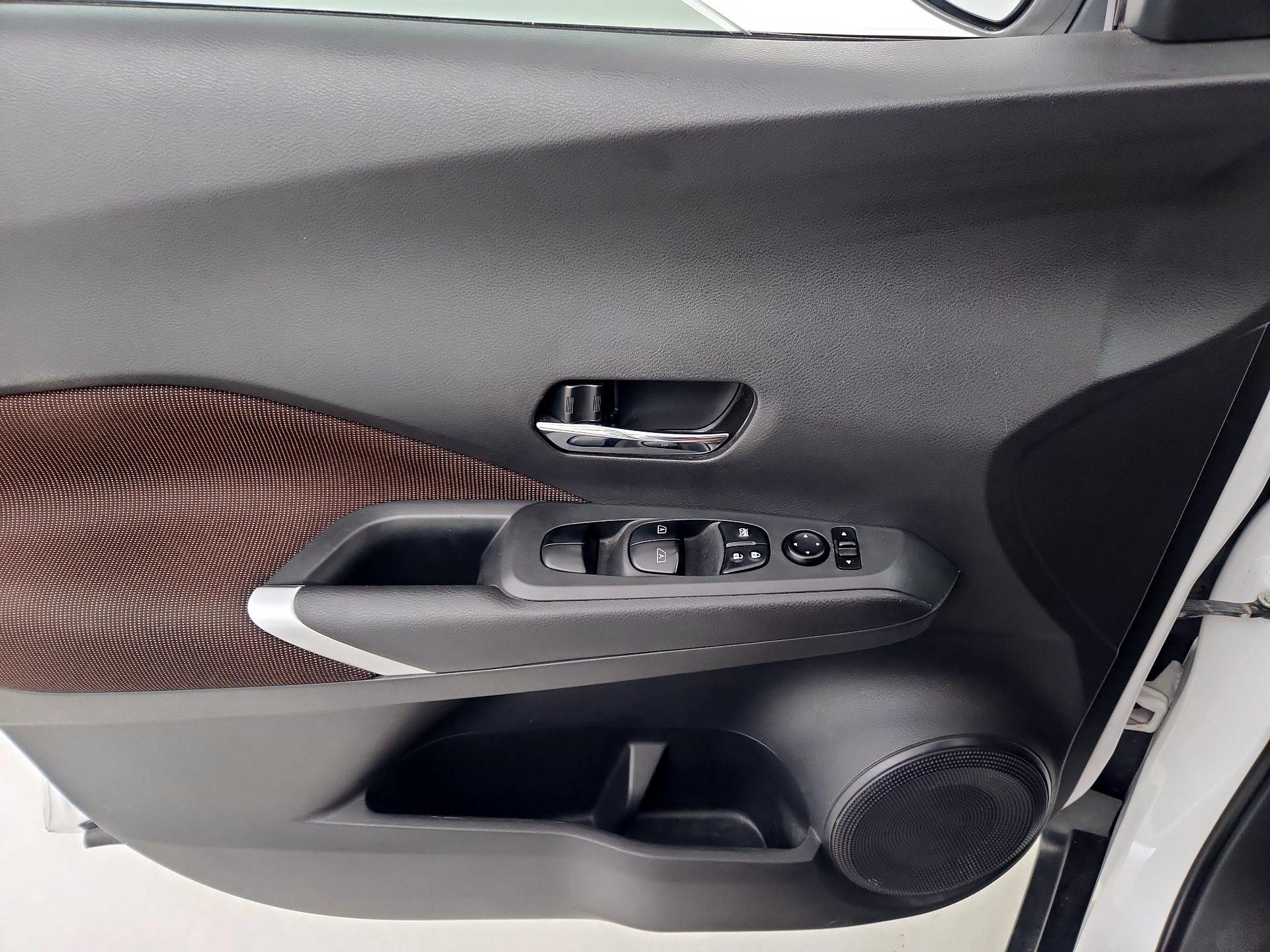 Thumbnail: 2021 Nissan Kicks - 12