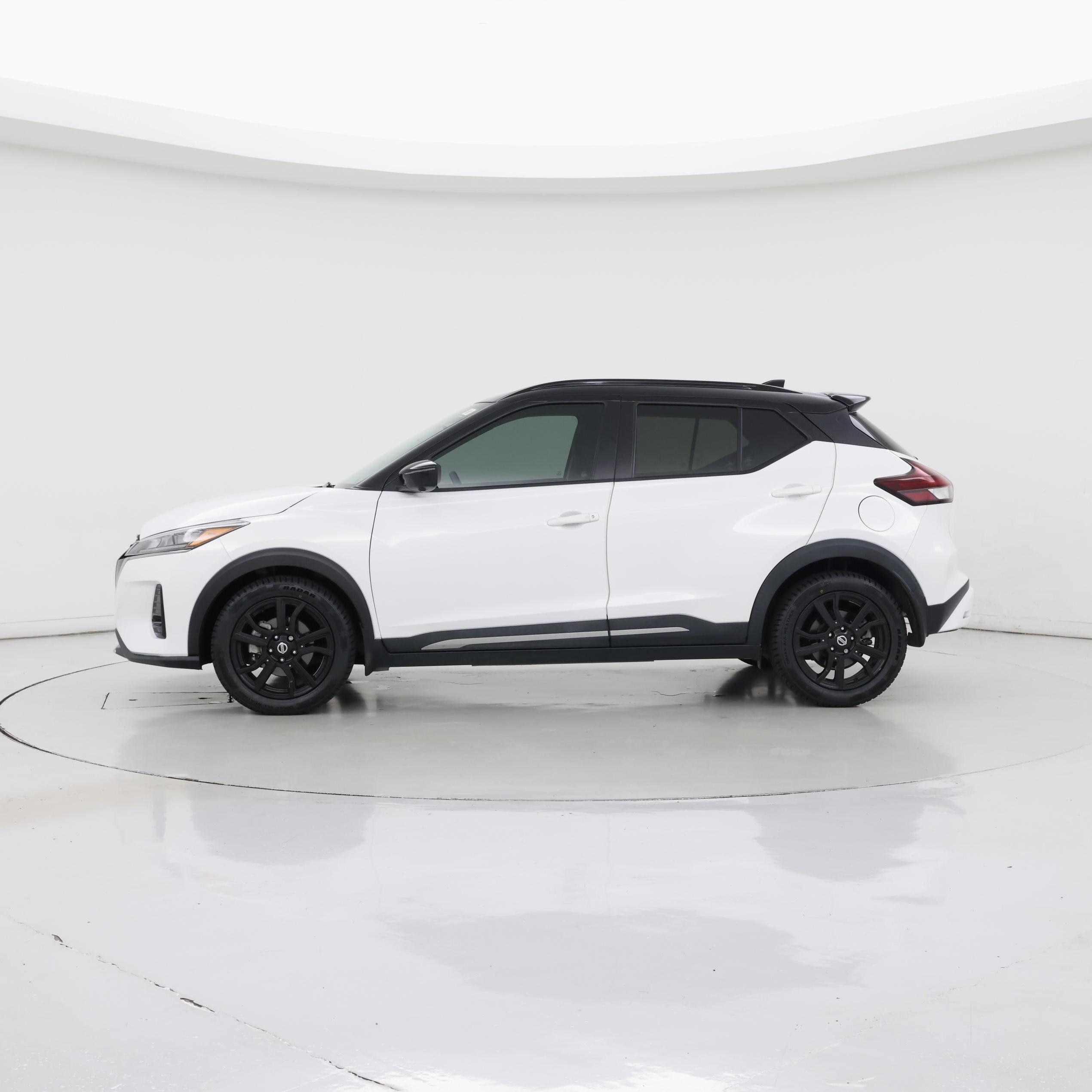 Thumbnail: 2021 Nissan Kicks - 3
