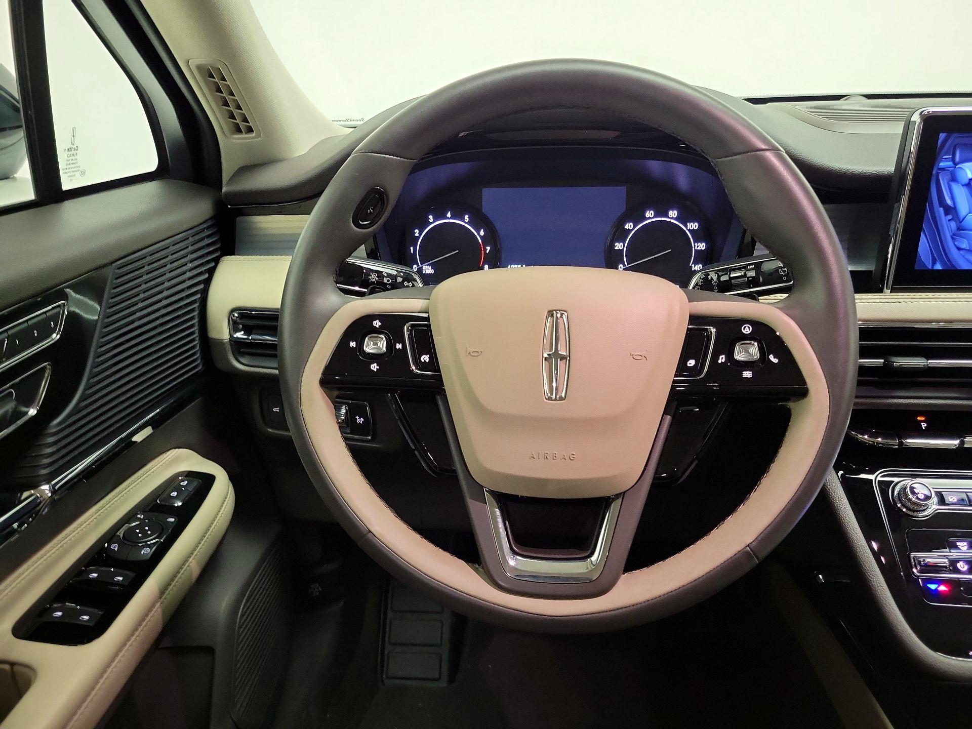 Thumbnail: 2022 Lincoln Corsair - 10