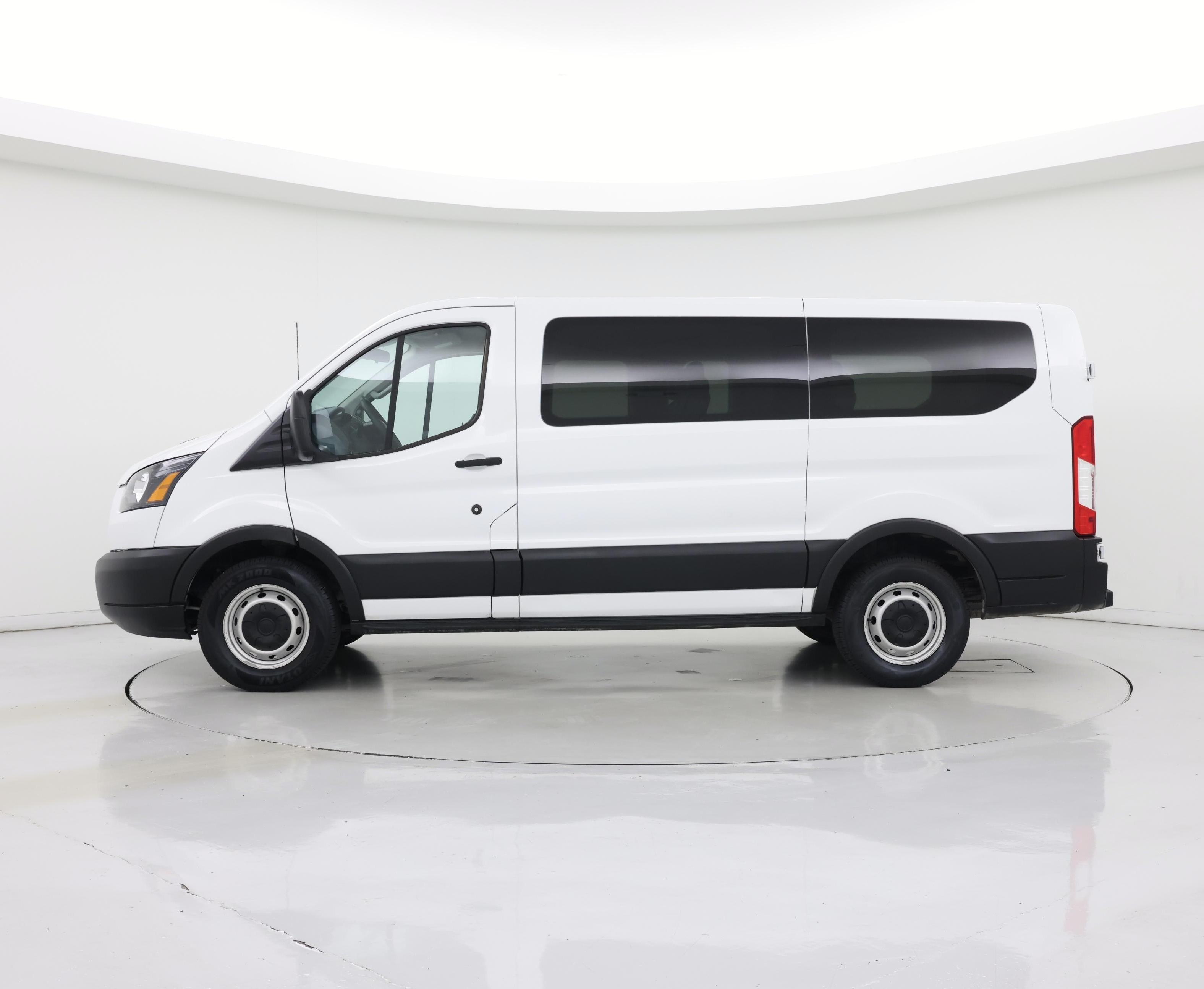 Thumbnail: 2019 Ford Transit Series - 3
