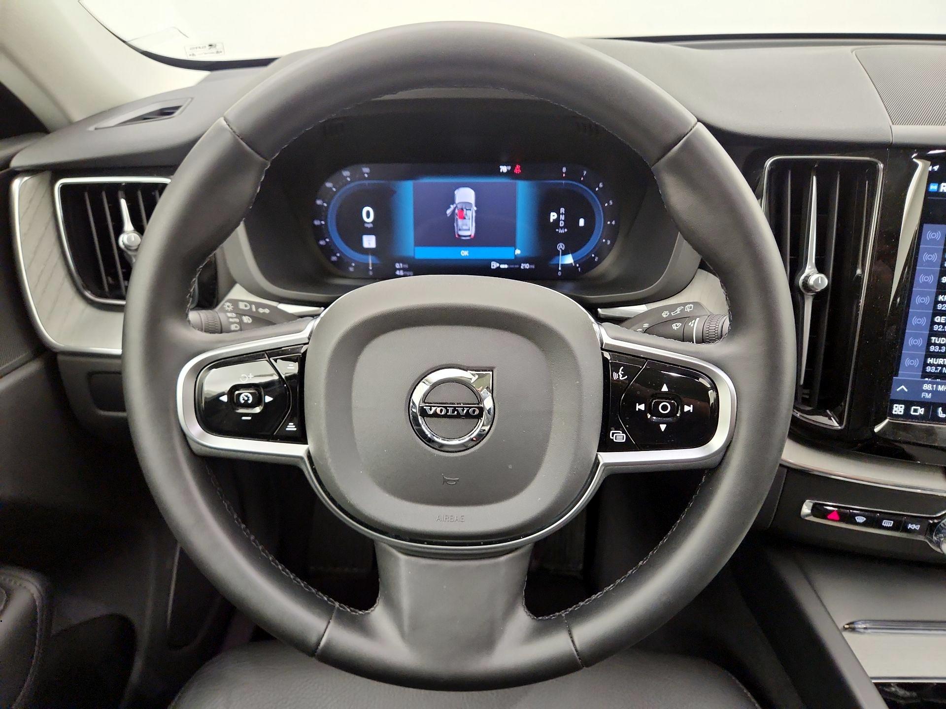 Thumbnail: 2025 Volvo XC60 - 10