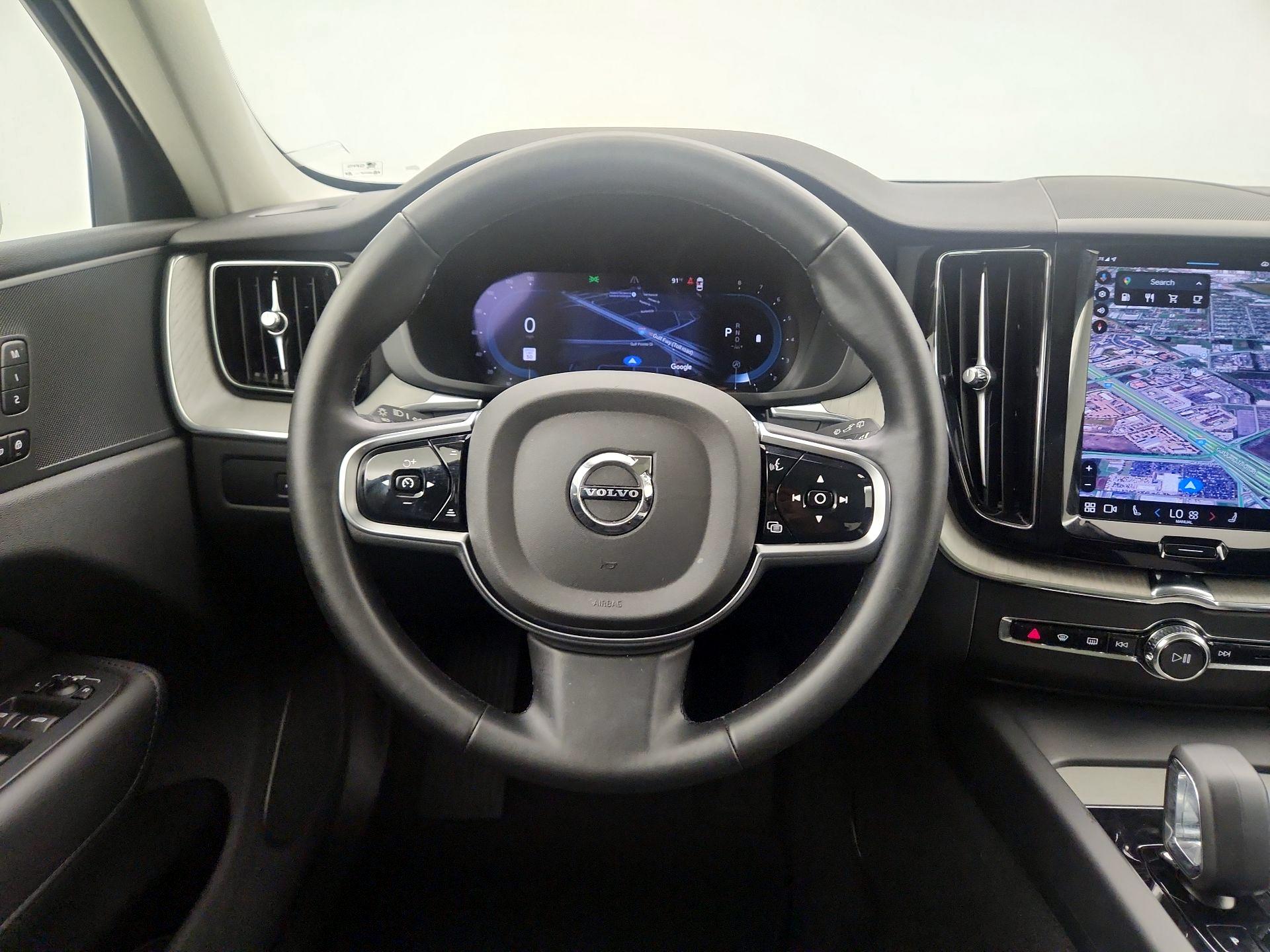 Thumbnail: 2025 Volvo XC60 - 10