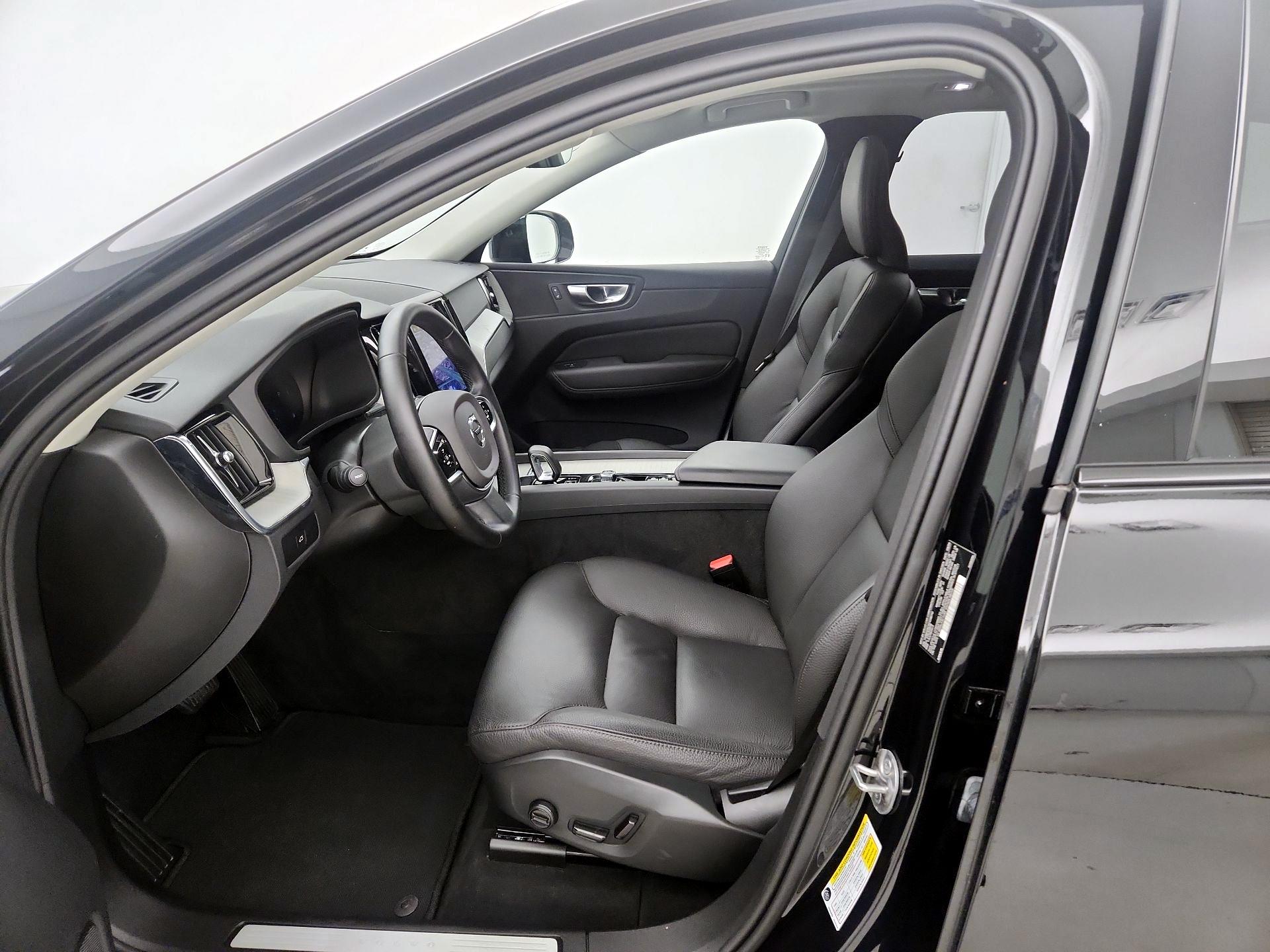 Thumbnail: 2025 Volvo XC60 - 11