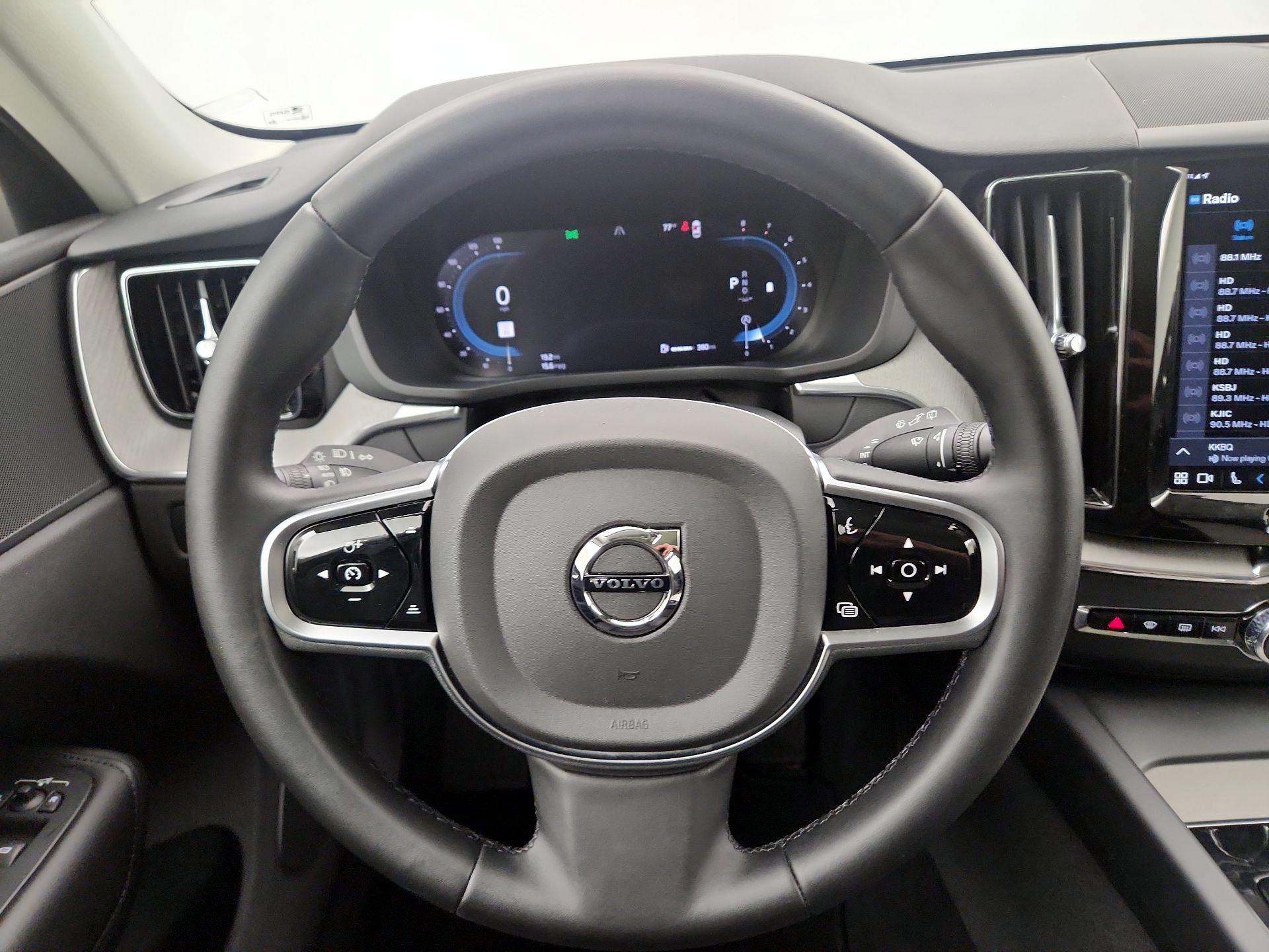 Thumbnail: 2025 Volvo XC60 - 10