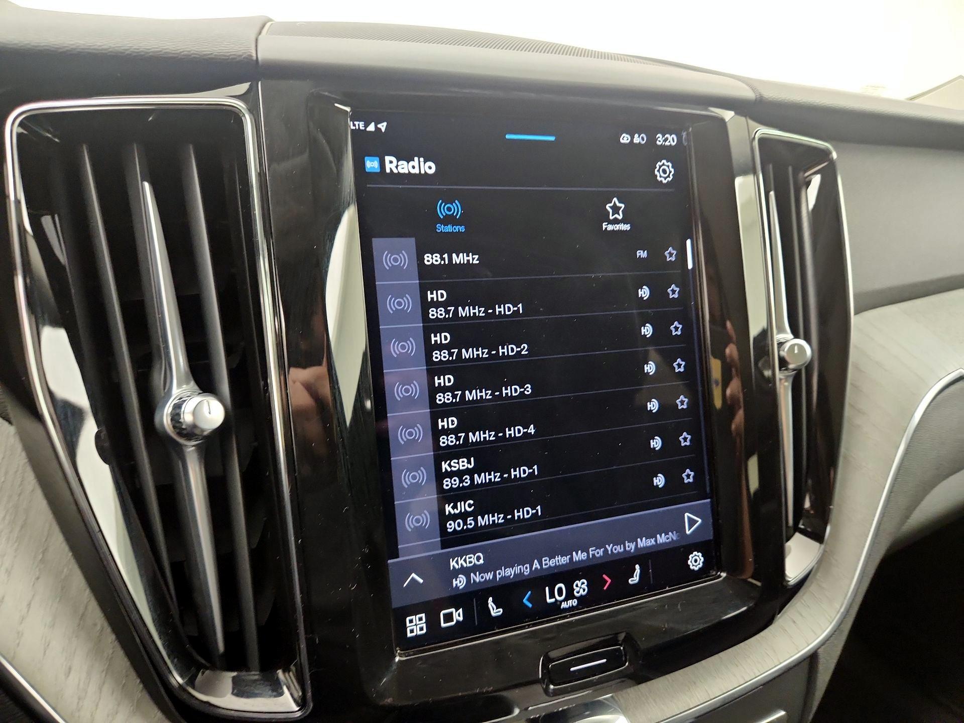 Thumbnail: 2025 Volvo XC60 - 14