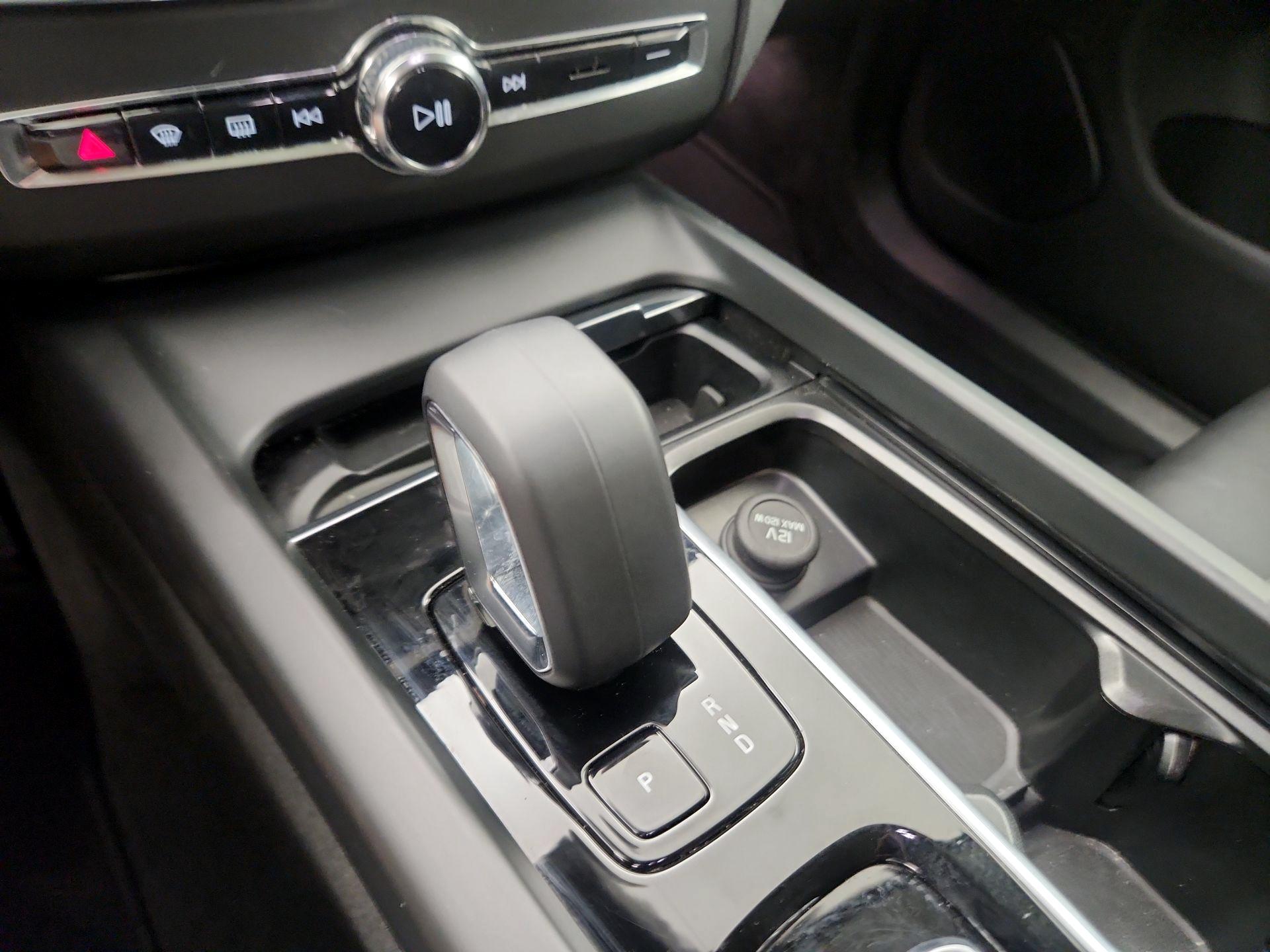 Thumbnail: 2025 Volvo XC60 - 18