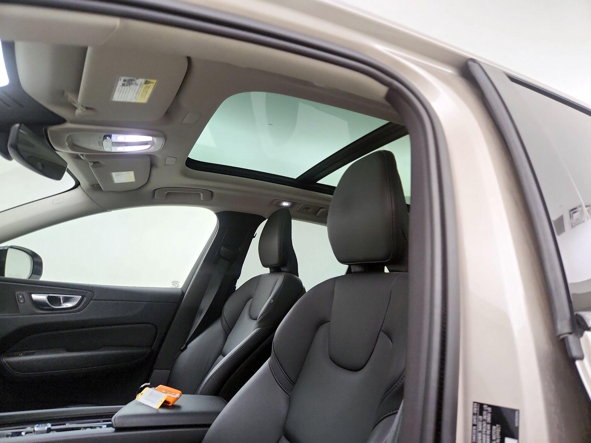 Thumbnail: 2025 Volvo XC60 - 19