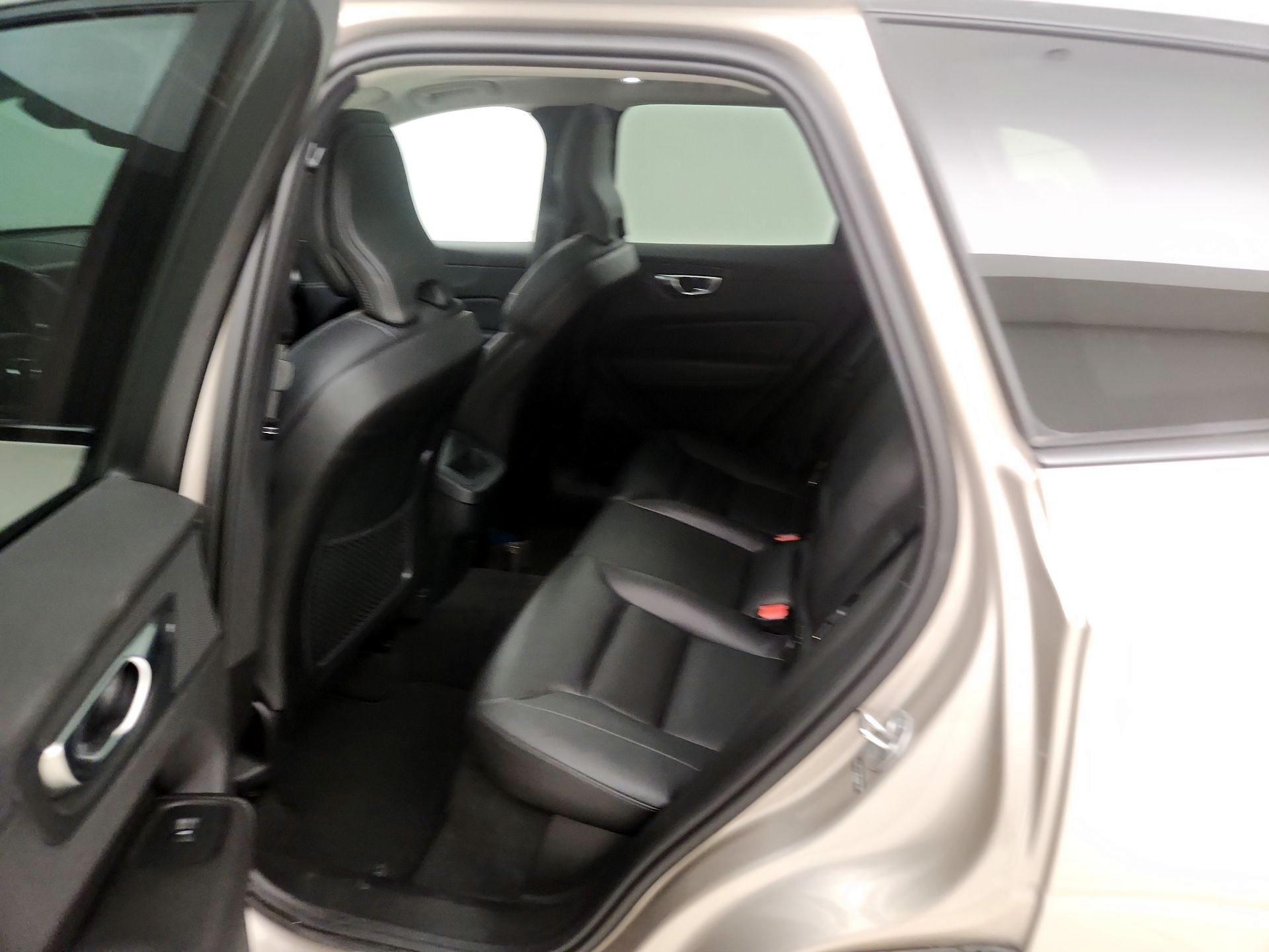 Thumbnail: 2025 Volvo XC60 - 20