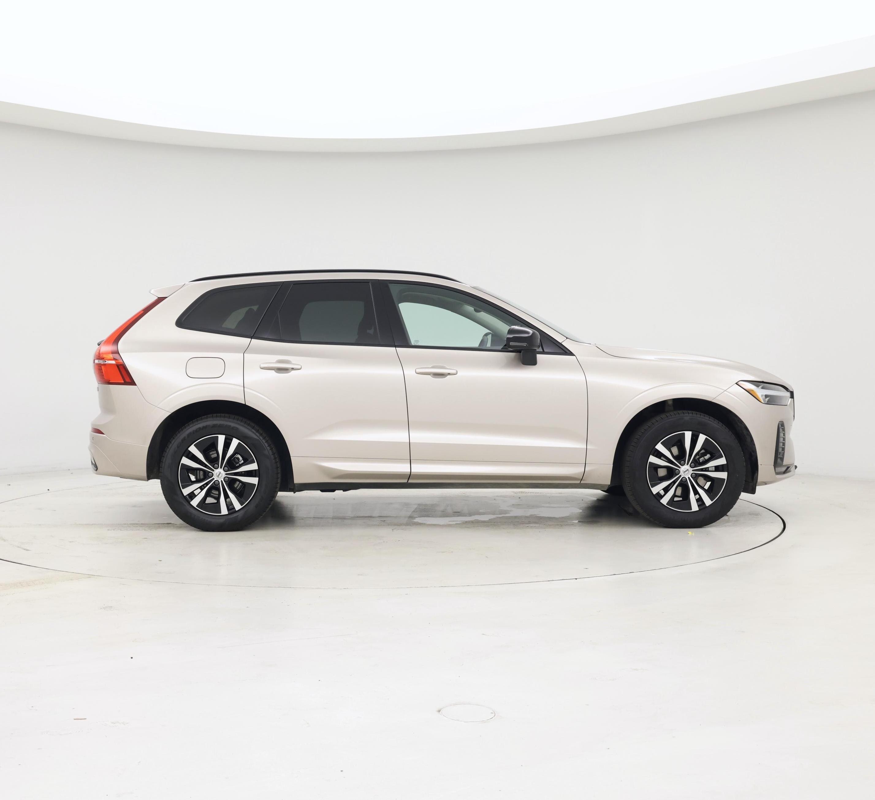 Thumbnail: 2025 Volvo XC60 - 7
