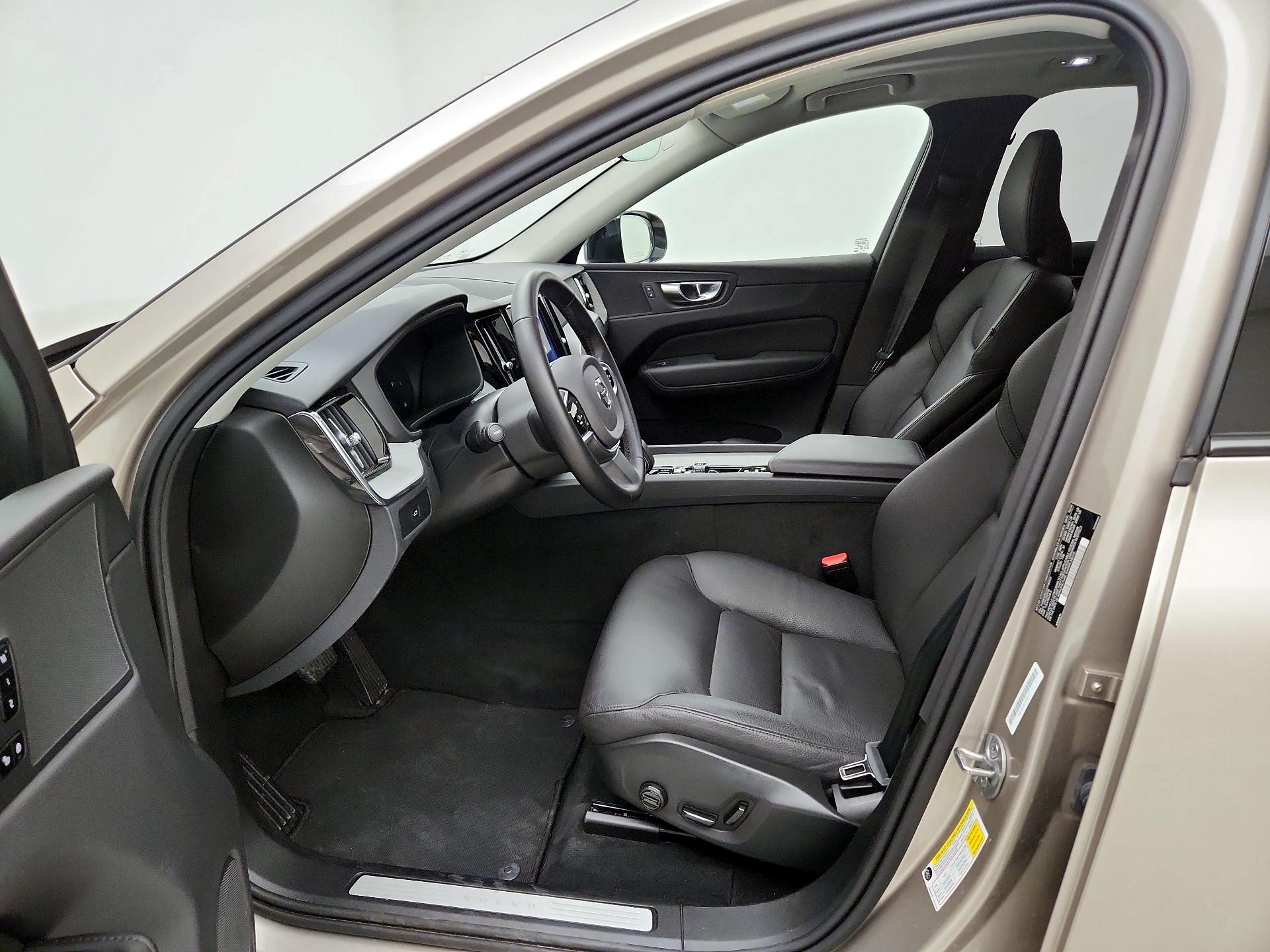 Thumbnail: 2025 Volvo XC60 - 11