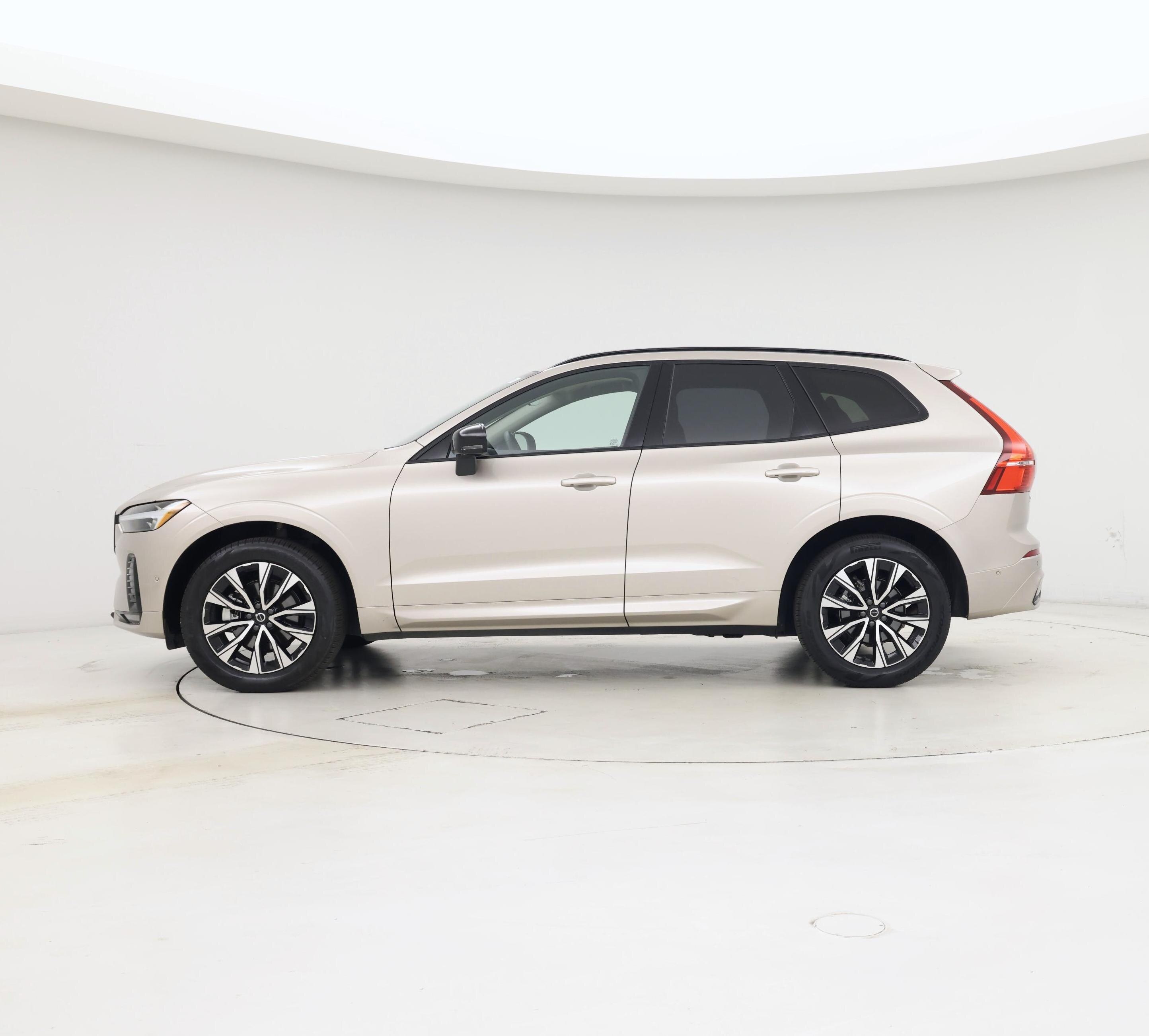 Thumbnail: 2025 Volvo XC60 - 3