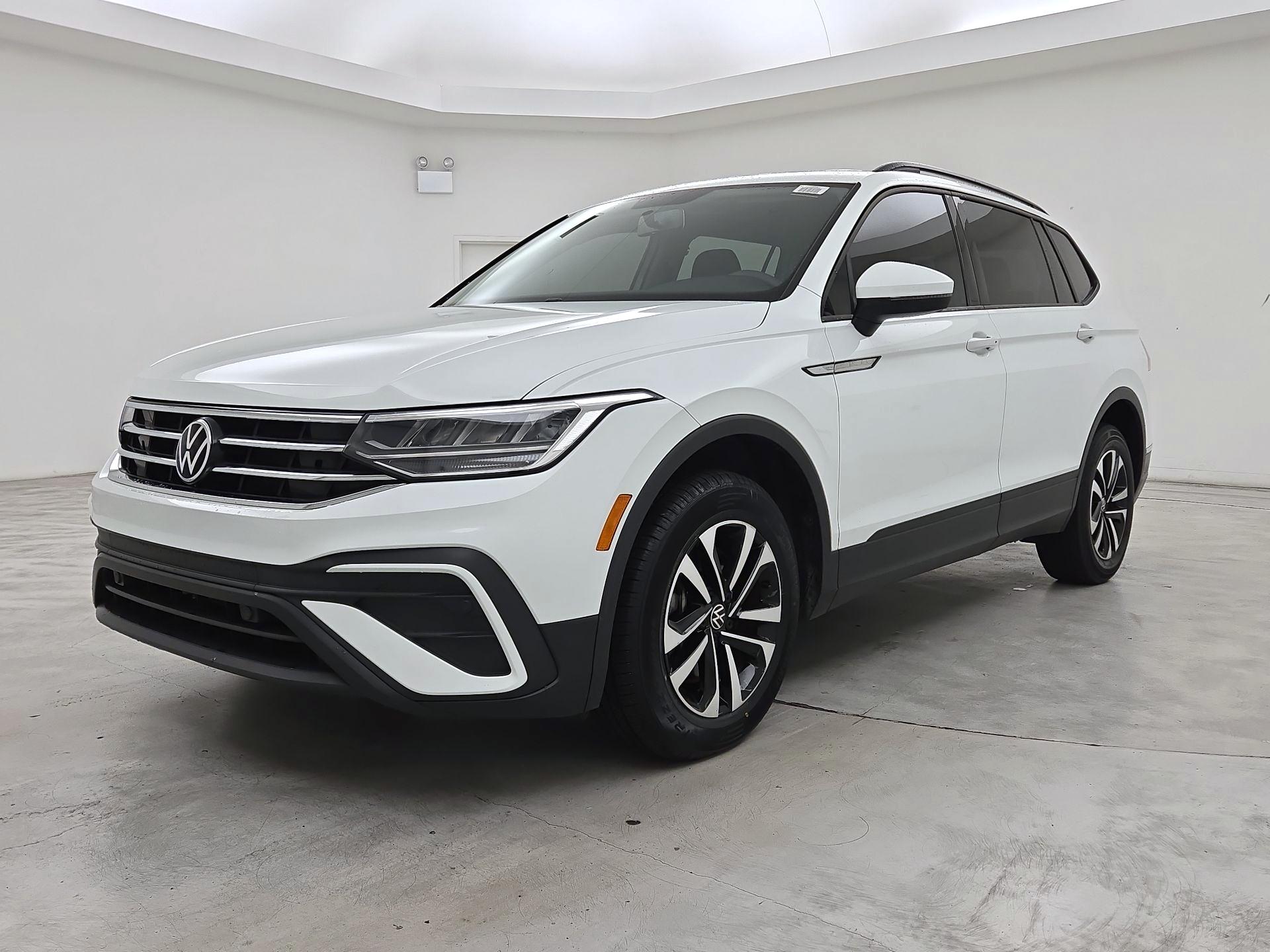Thumbnail: 2022 Volkswagen Tiguan - 3