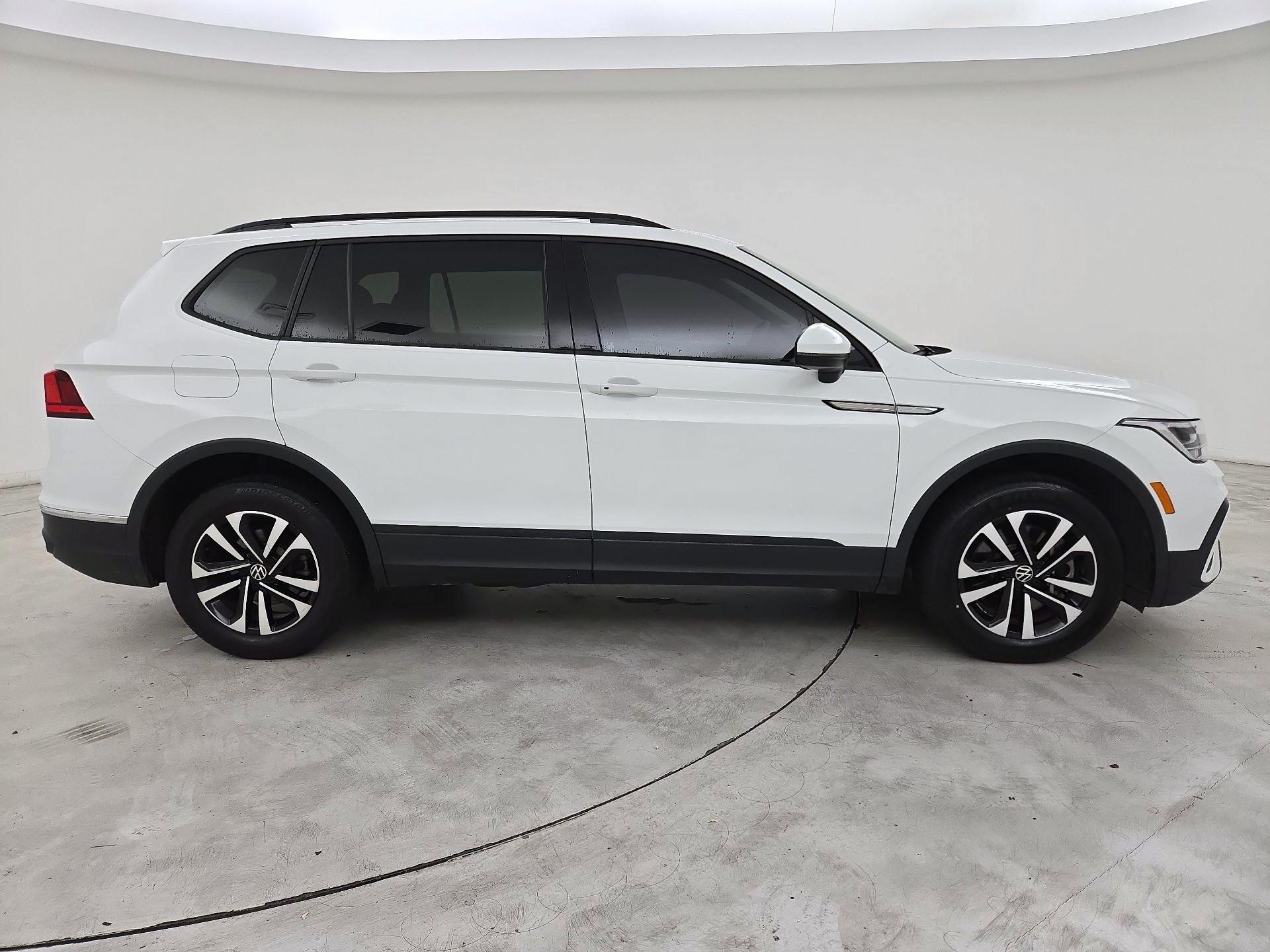 Thumbnail: 2022 Volkswagen Tiguan - 4
