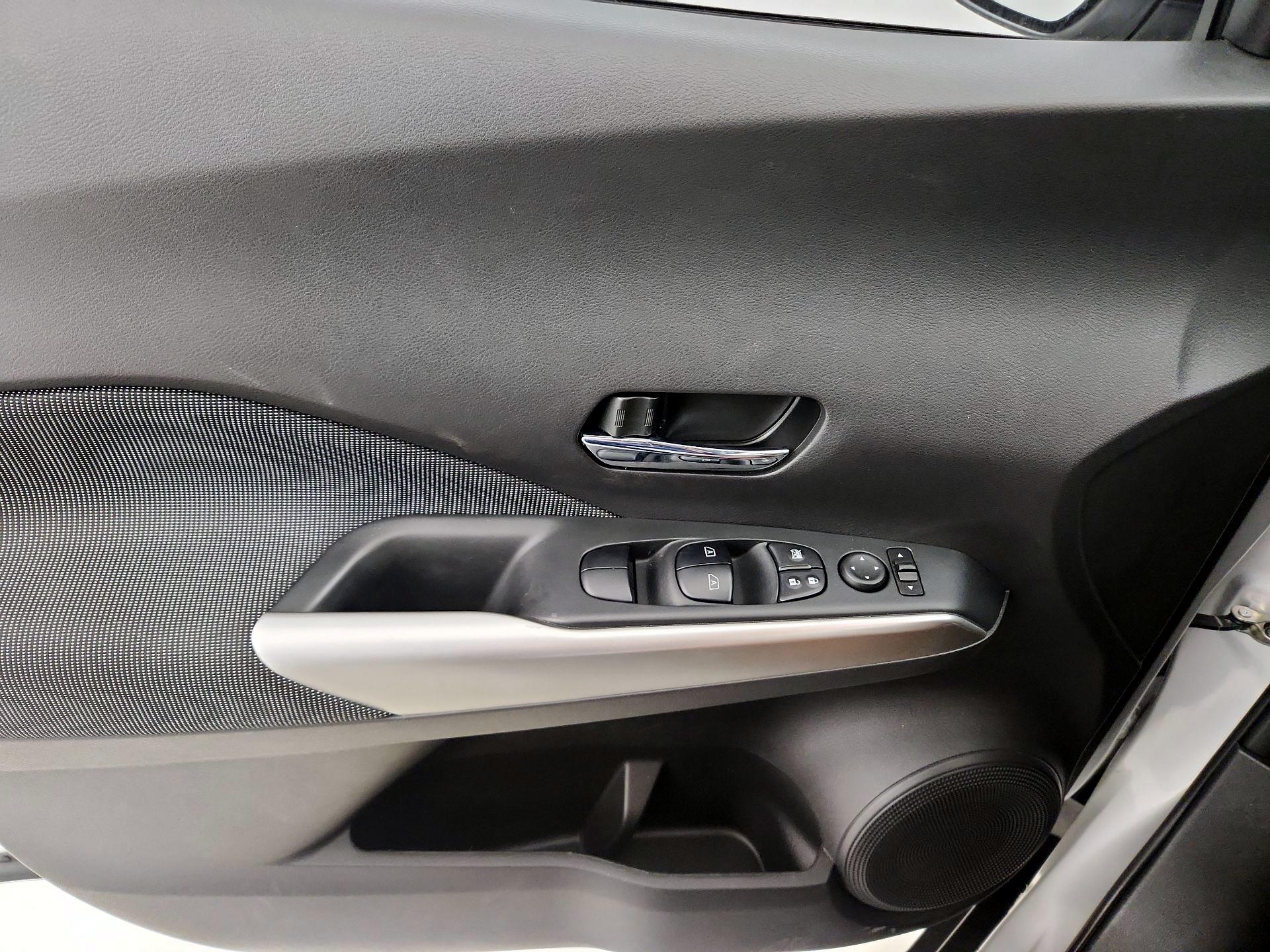 Thumbnail: 2018 Nissan Kicks - 12