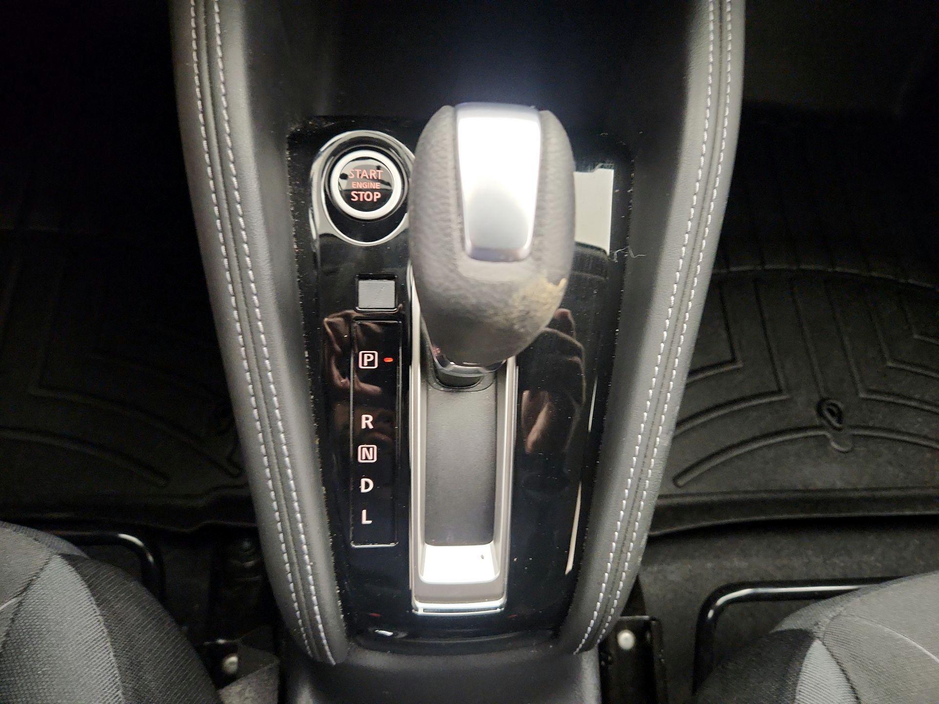Thumbnail: 2018 Nissan Kicks - 17