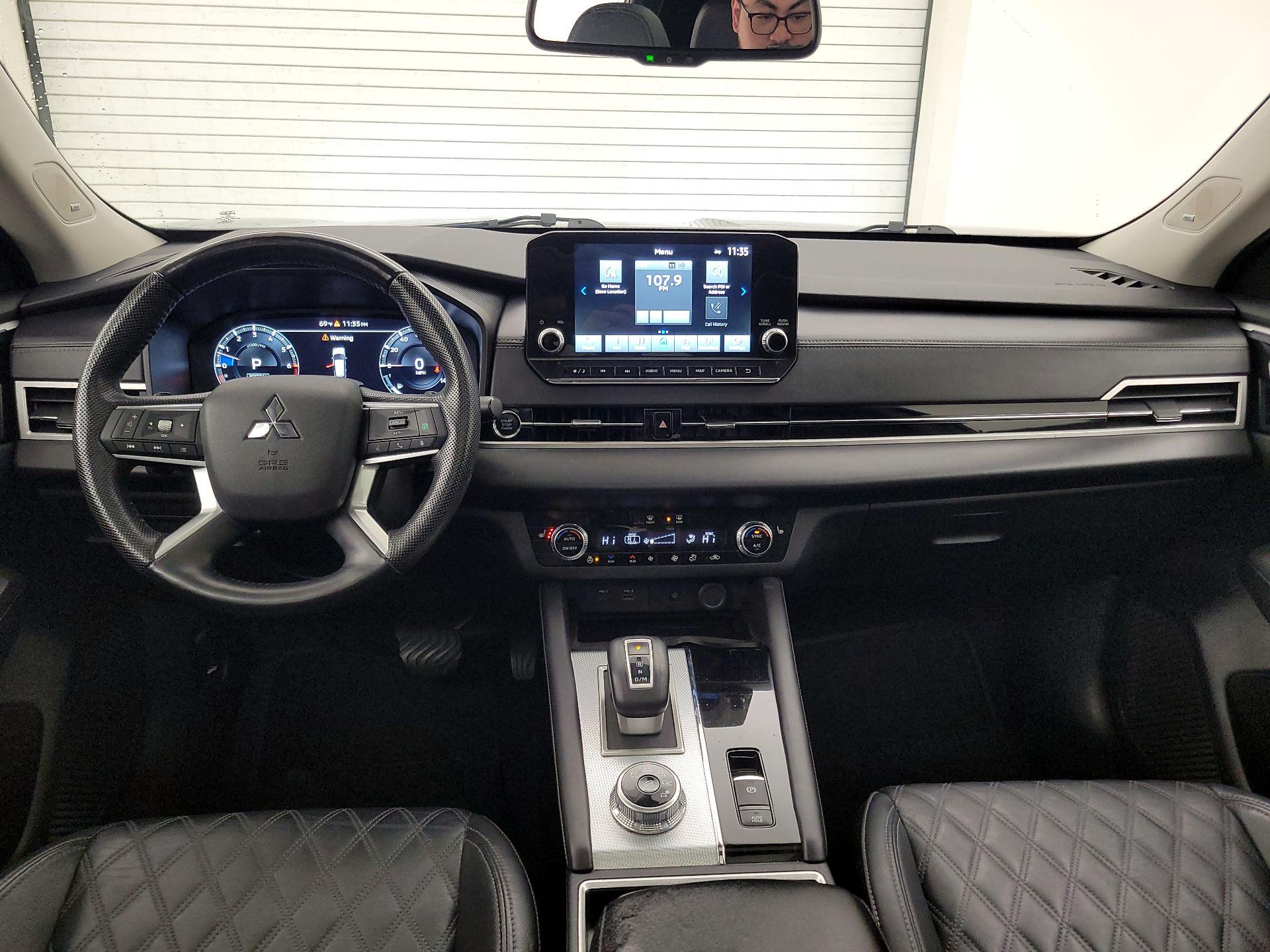 Thumbnail: 2023 Mitsubishi Outlander - 9