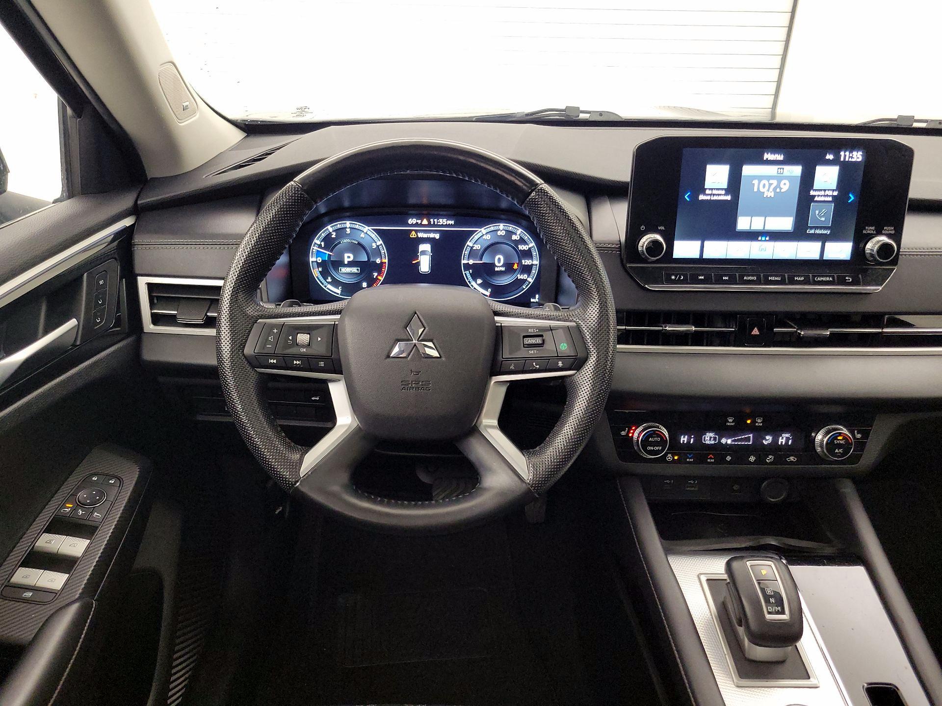 Thumbnail: 2023 Mitsubishi Outlander - 10