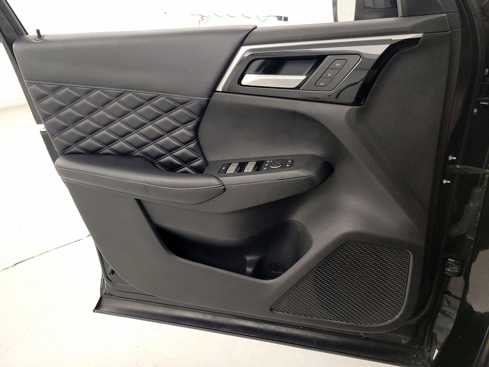 Thumbnail: 2023 Mitsubishi Outlander - 12