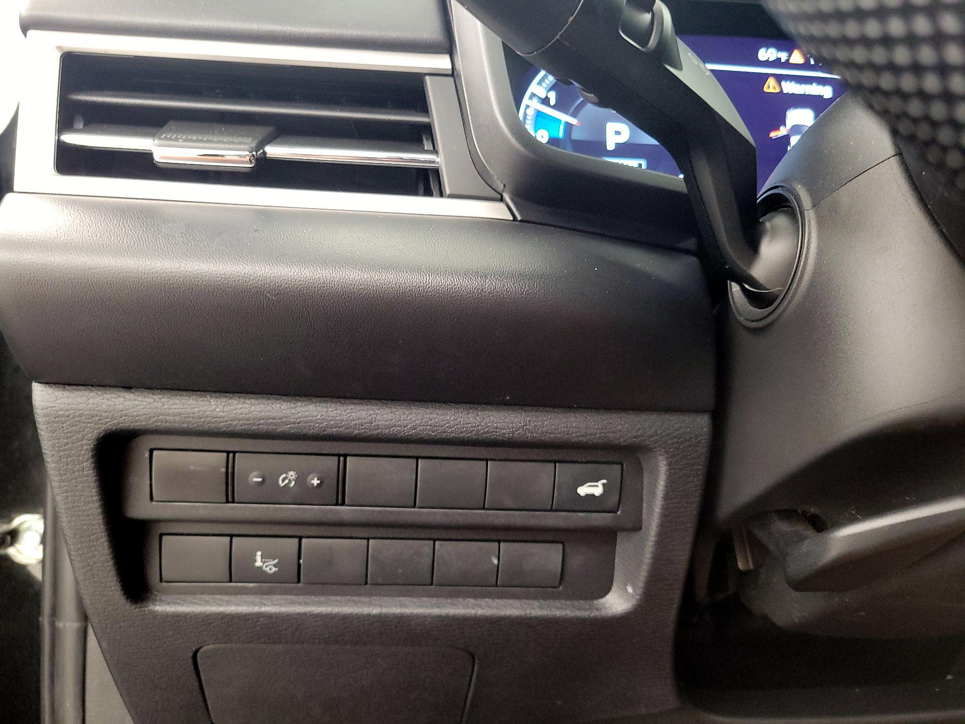 Thumbnail: 2023 Mitsubishi Outlander - 13