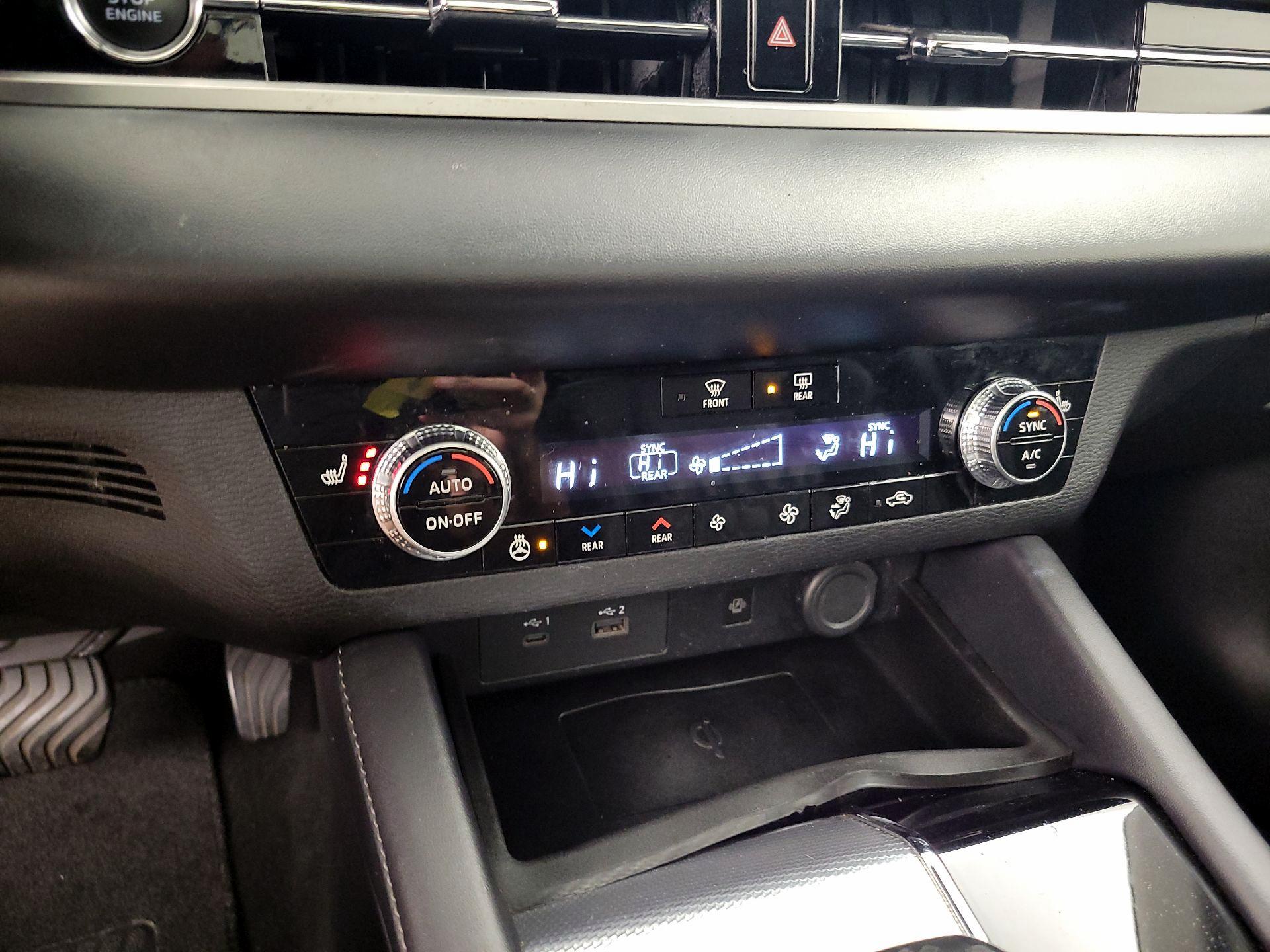 Thumbnail: 2023 Mitsubishi Outlander - 16